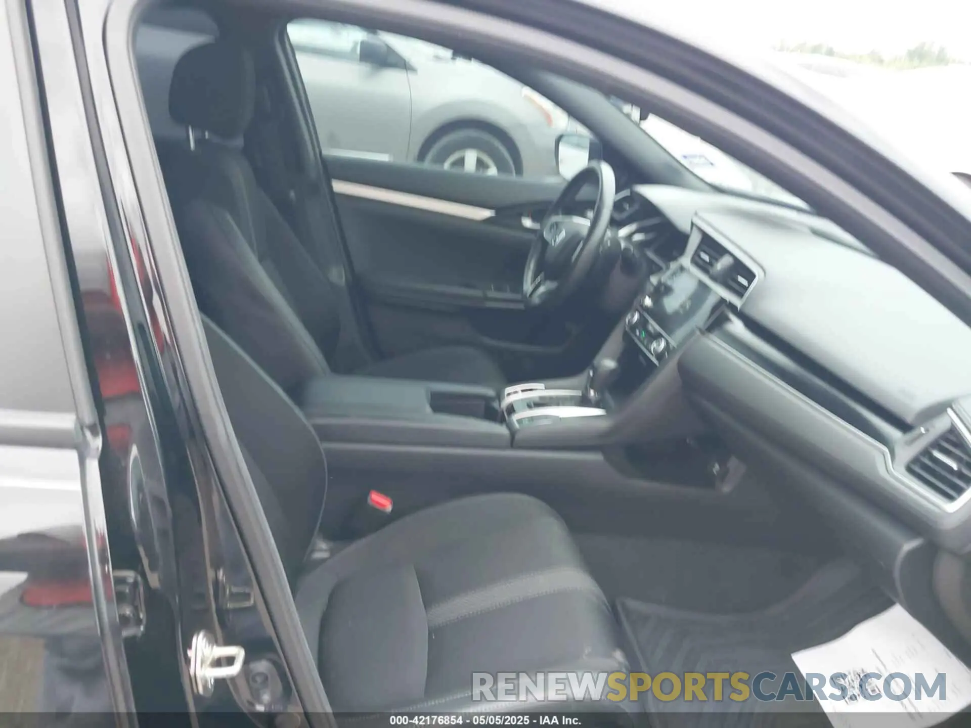 5 Photograph of a damaged car 19XFC2F89LE004635 HONDA CIVIC 2020