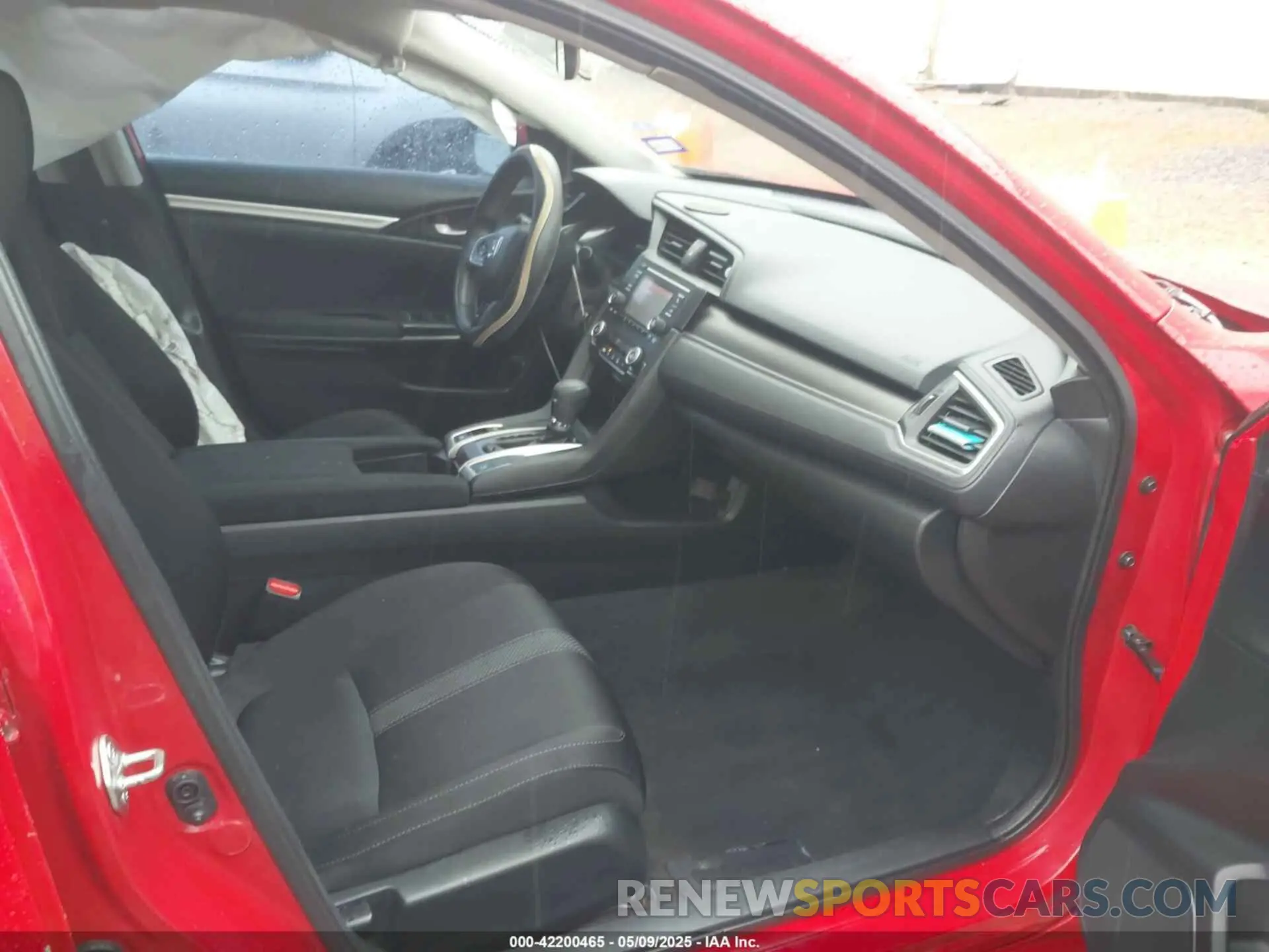 5 Photograph of a damaged car 2HGFC2F60LH537283 HONDA CIVIC 2020
