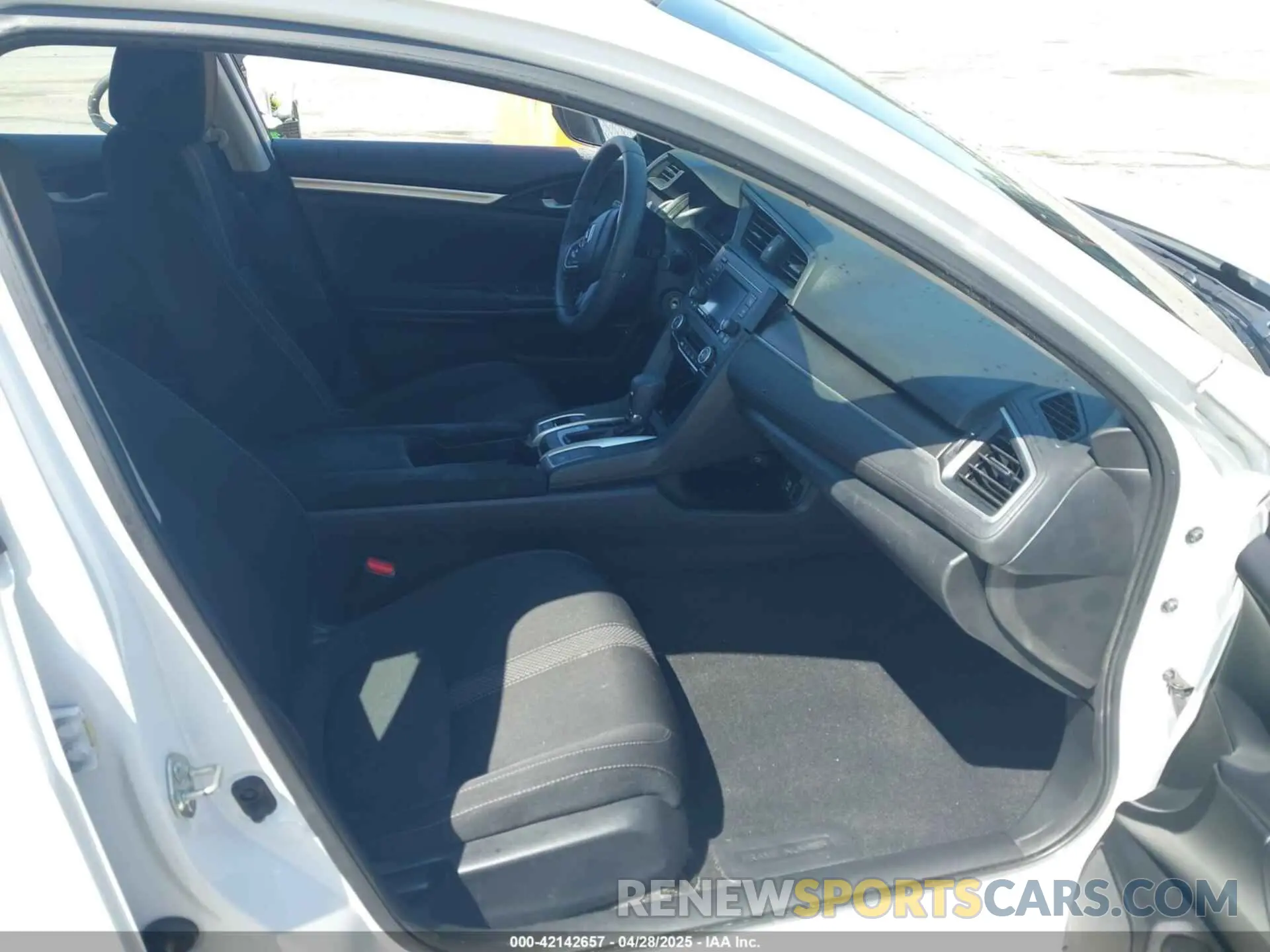 5 Photograph of a damaged car 2HGFC2F63LH521000 HONDA CIVIC 2020