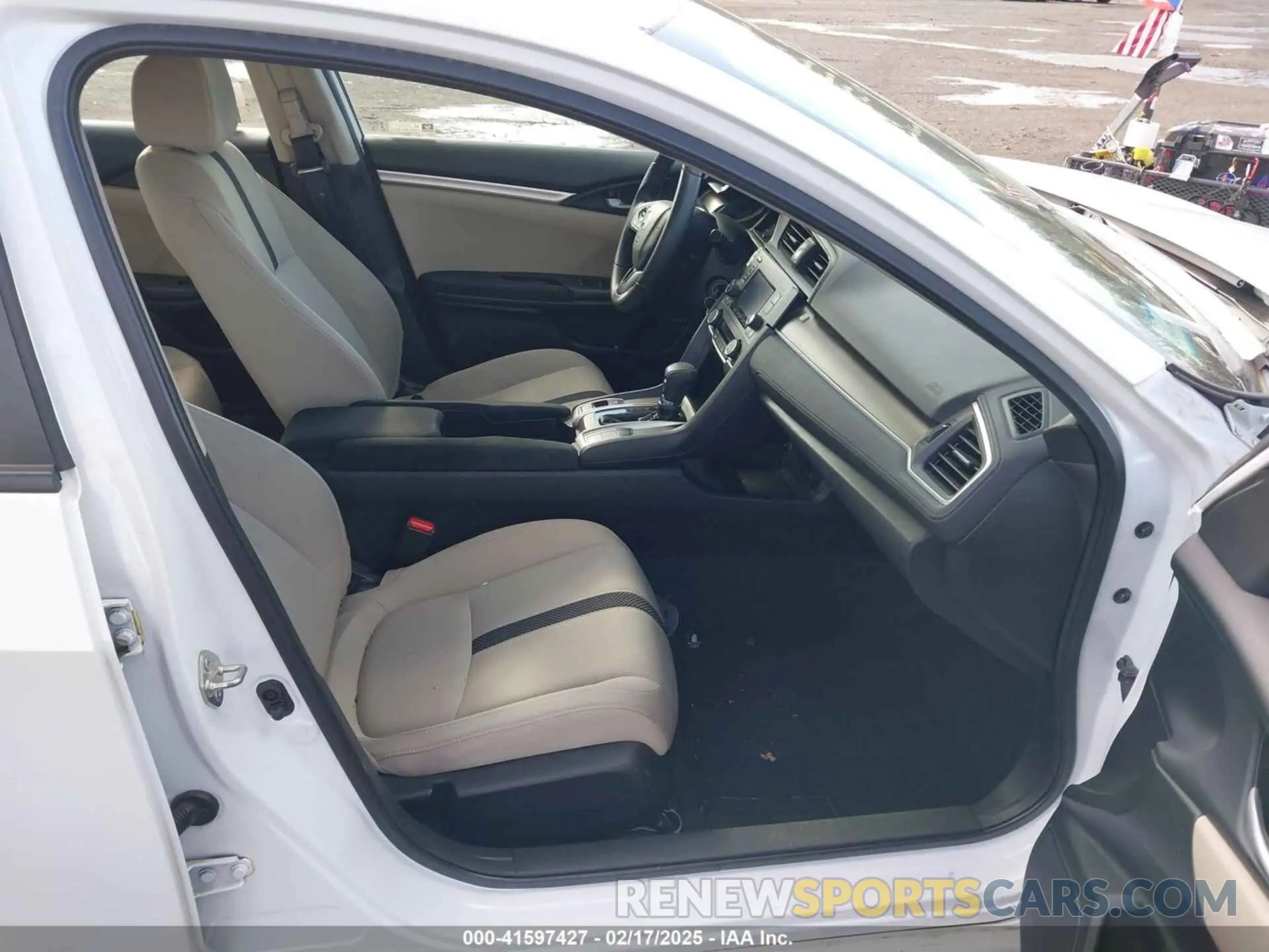 5 Photograph of a damaged car 2HGFC2F64LH568374 HONDA CIVIC 2020