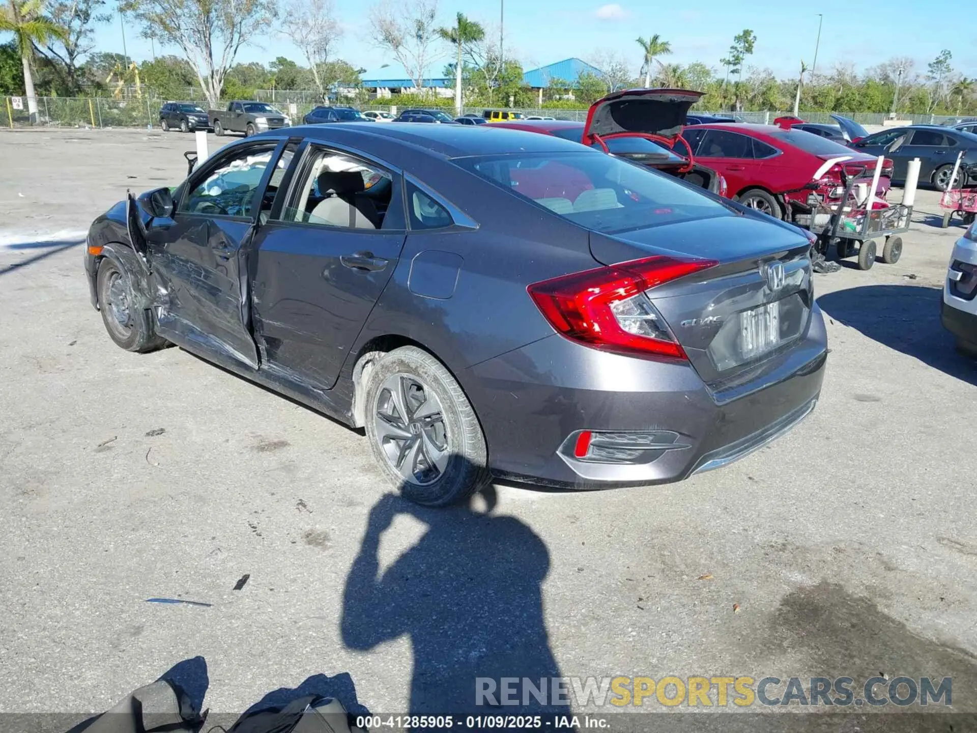 3 Photograph of a damaged car 2HGFC2F64LH581786 HONDA CIVIC 2020
