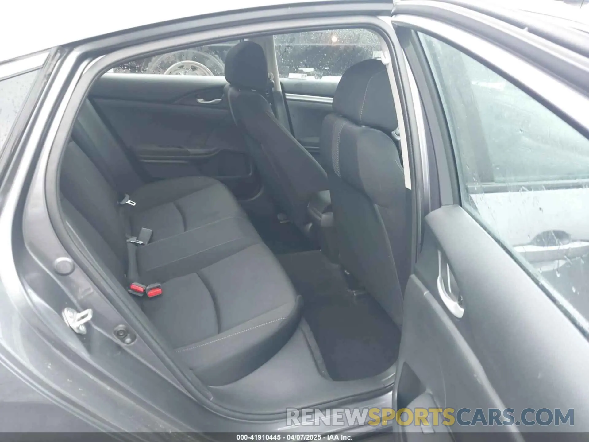 8 Photograph of a damaged car 2HGFC2F65LH562969 HONDA CIVIC 2020
