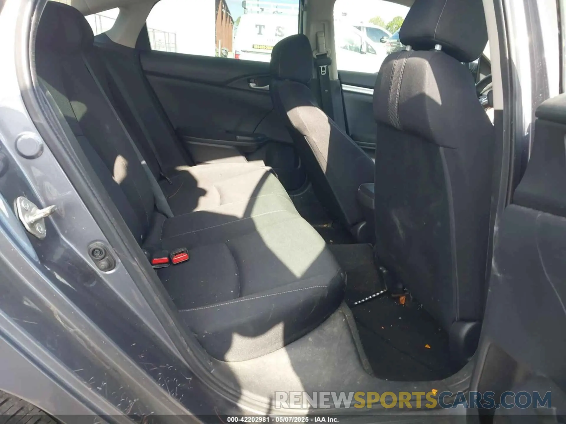 8 Photograph of a damaged car 2HGFC2F66LH580784 HONDA CIVIC 2020