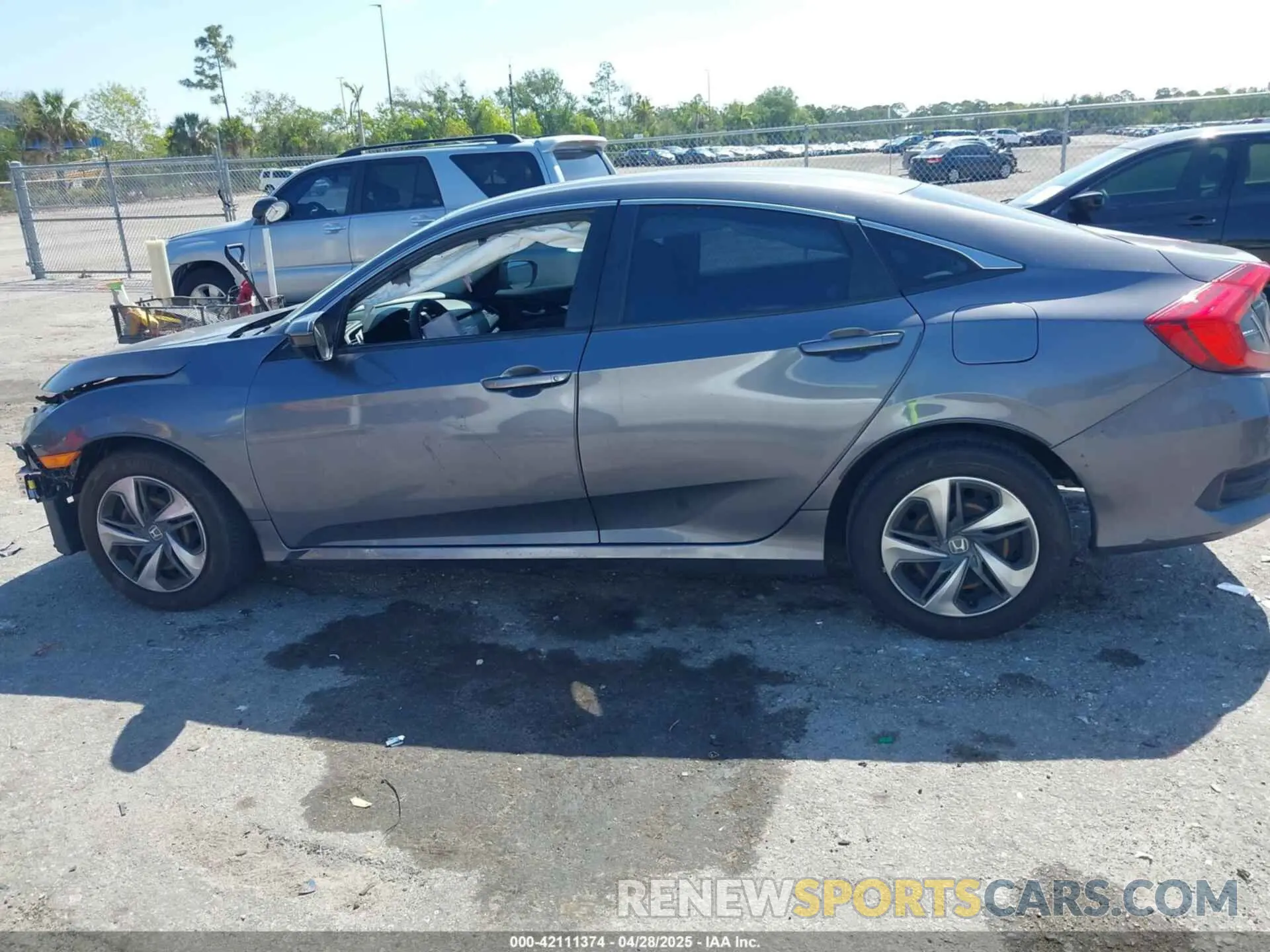 14 Photograph of a damaged car 2HGFC2F69LH588815 HONDA CIVIC 2020