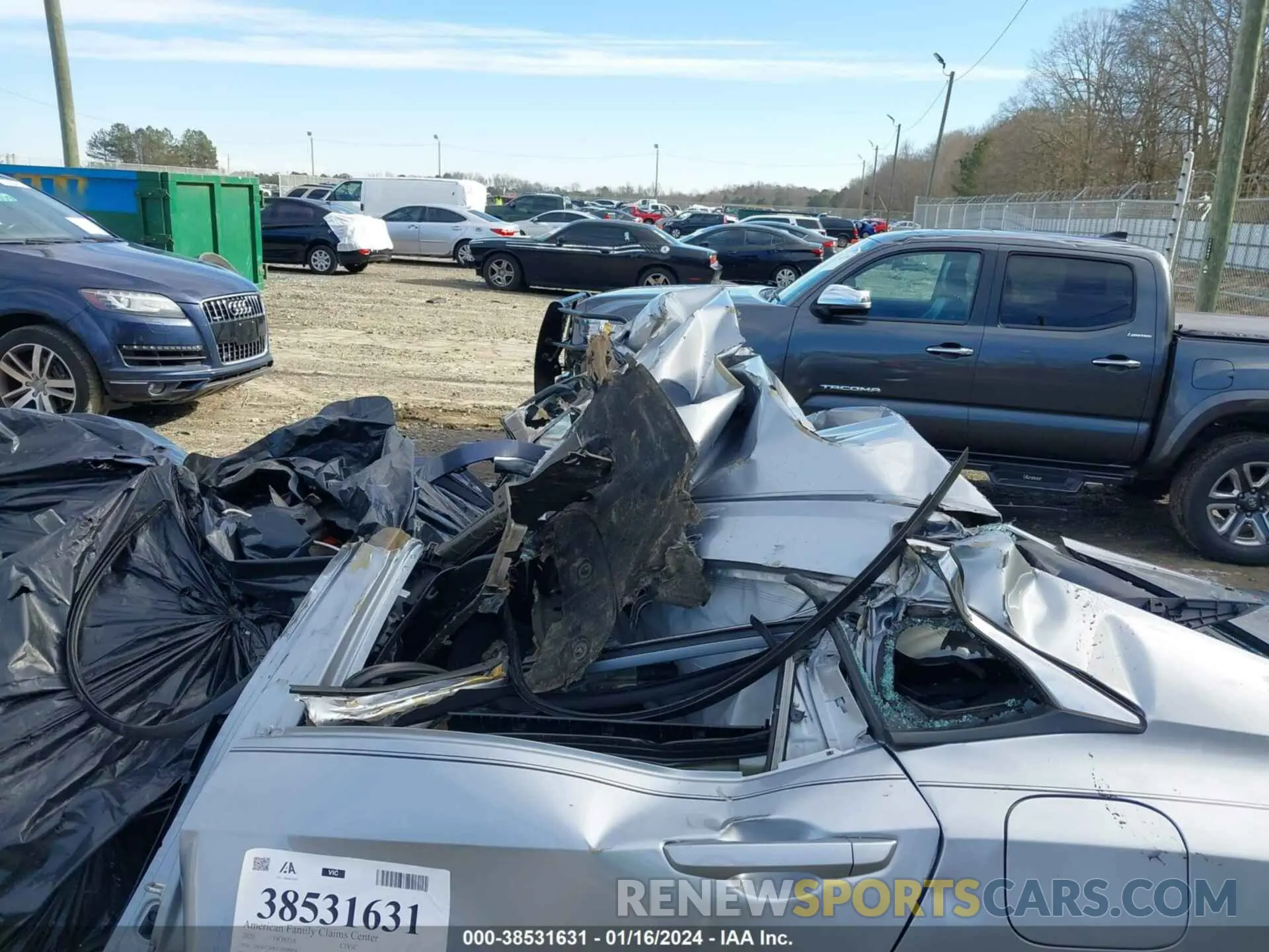 8 Photograph of a damaged car 2HGFC2F82LH500494 HONDA CIVIC 2020