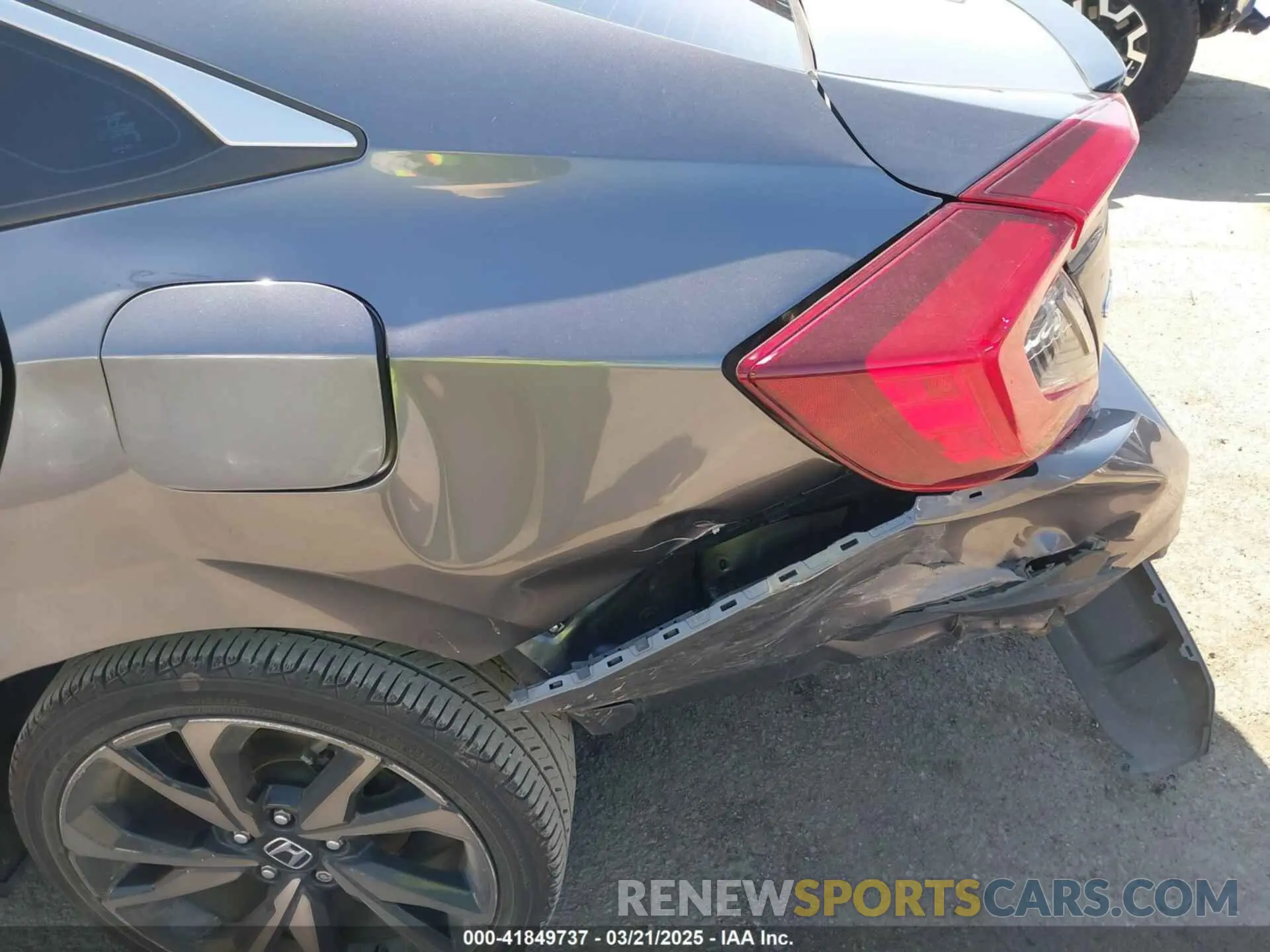 6 Photograph of a damaged car 2HGFC2F82LH505095 HONDA CIVIC 2020