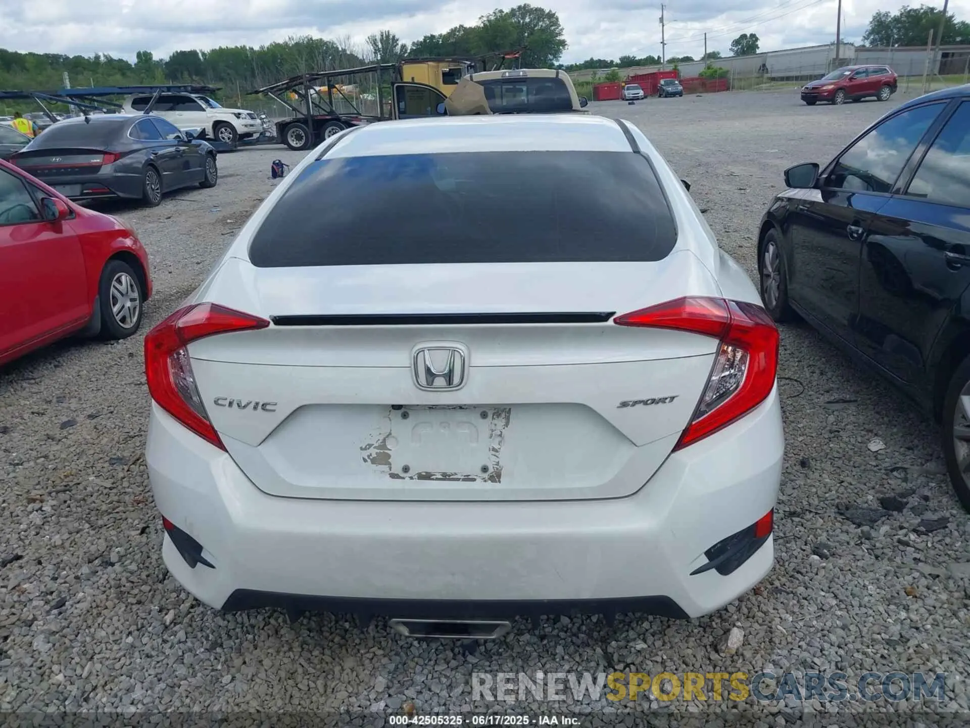 17 Photograph of a damaged car 2HGFC2F82LH581027 HONDA CIVIC 2020
