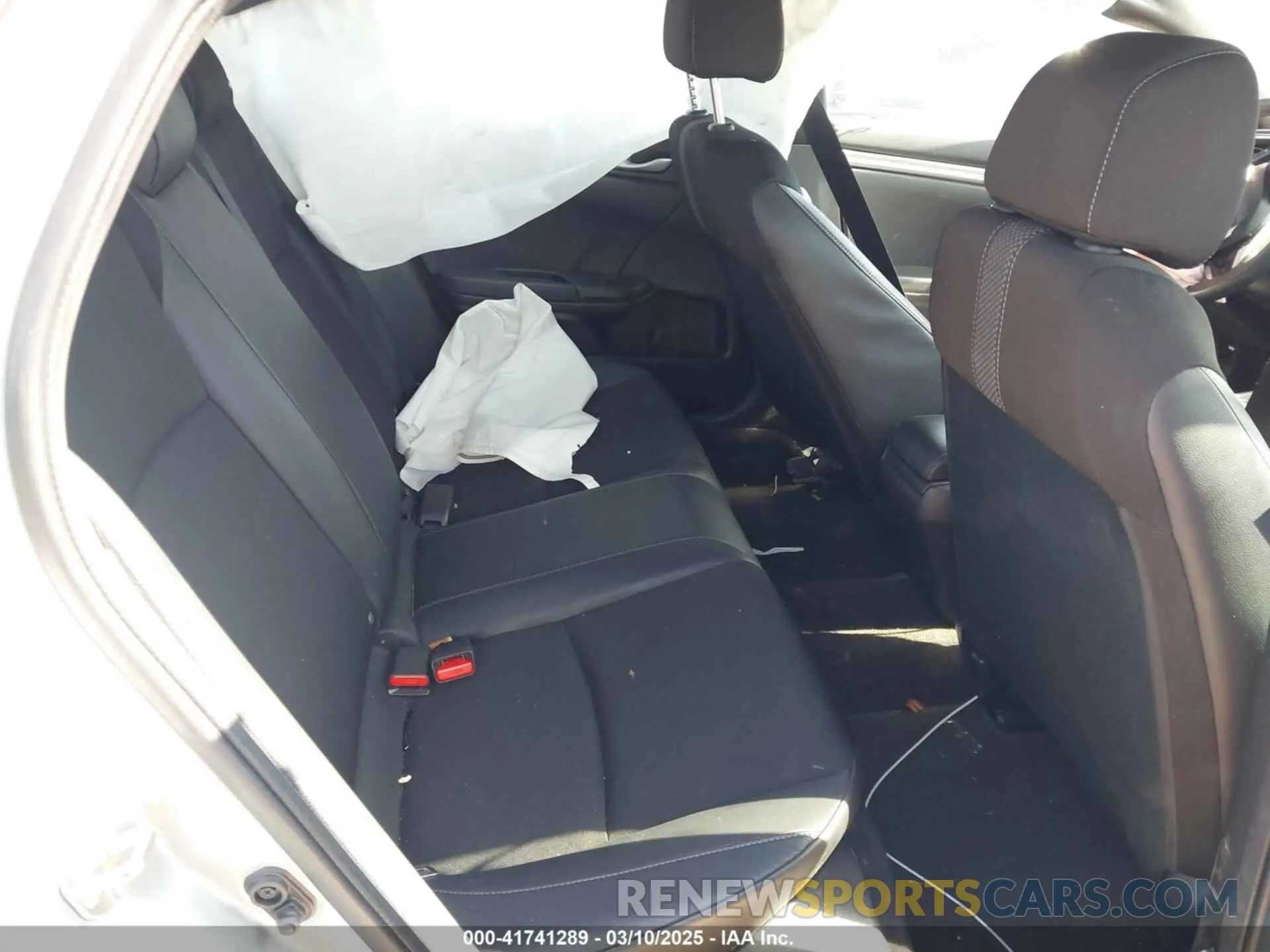 8 Photograph of a damaged car 2HGFC2F85LH559264 HONDA CIVIC 2020