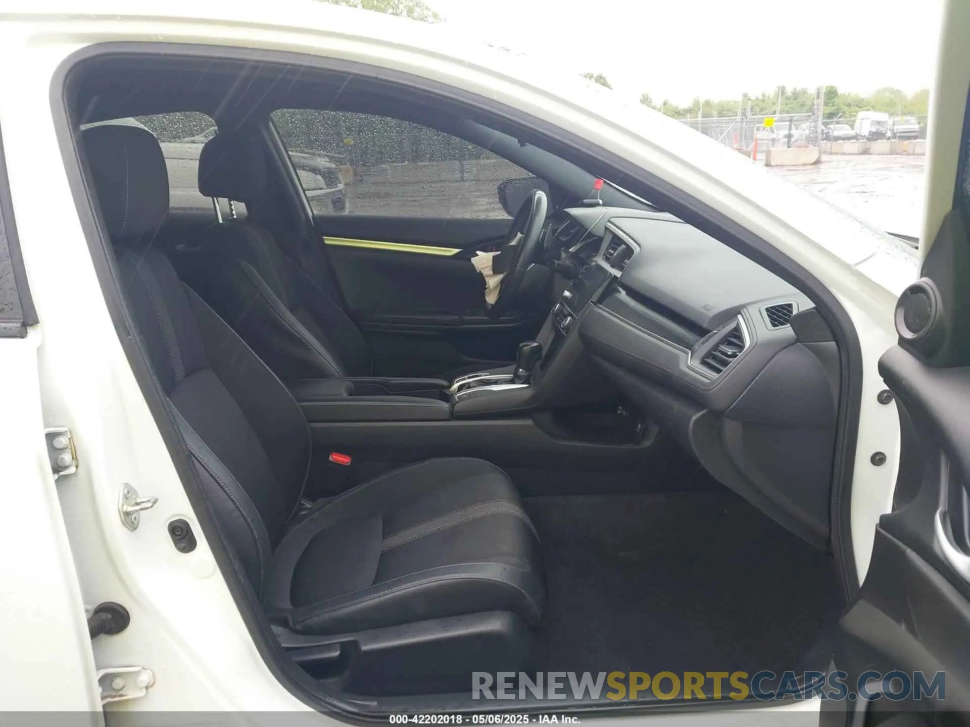 5 Photograph of a damaged car 2HGFC2F87LH532180 HONDA CIVIC 2020