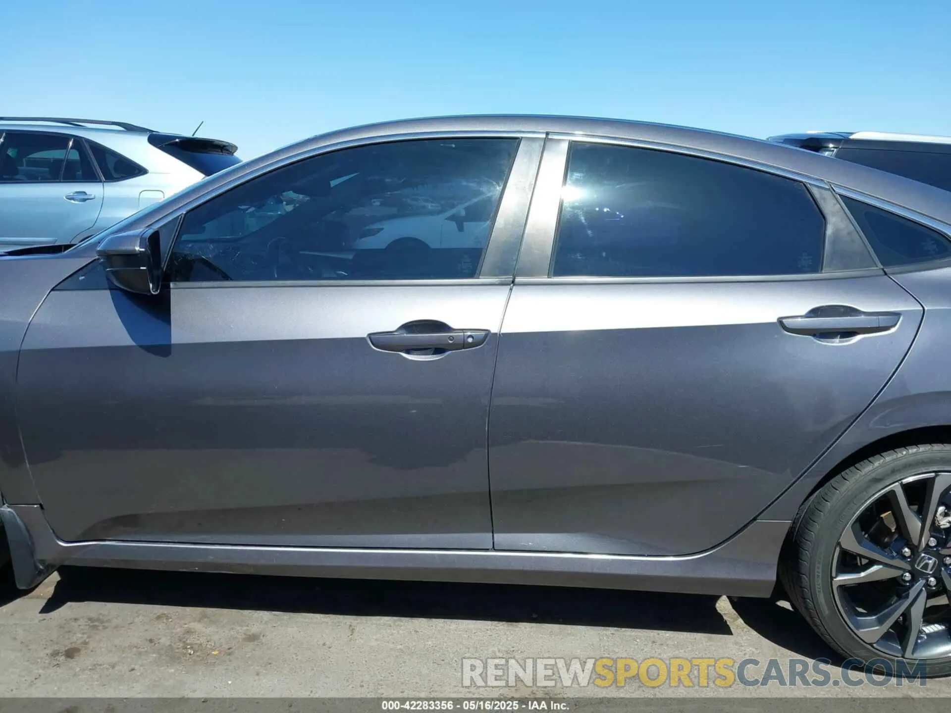 15 Photograph of a damaged car 2HGFC2F89LH590405 HONDA CIVIC 2020
