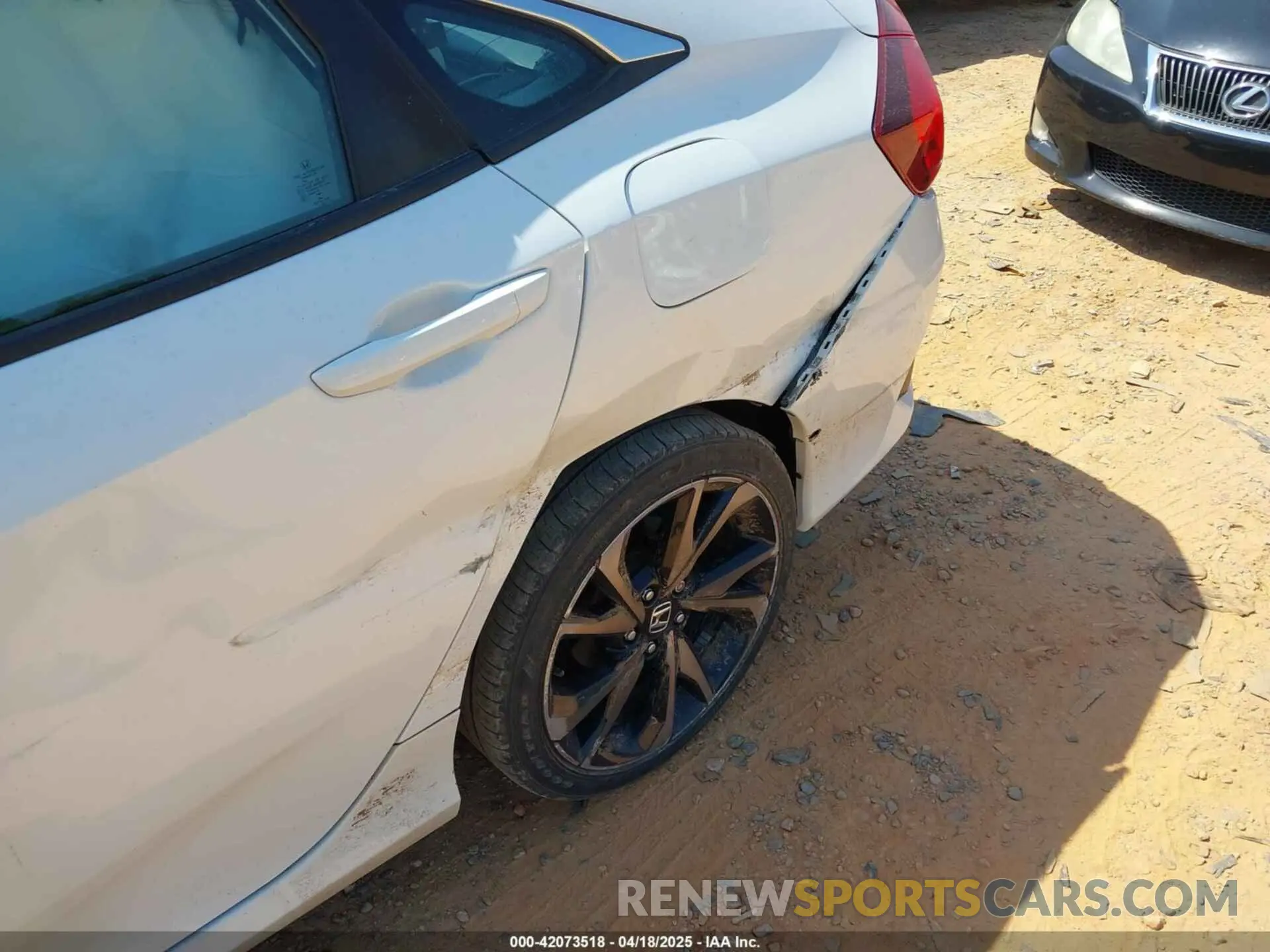 18 Photograph of a damaged car 2HGFC2F8XLH504597 HONDA CIVIC 2020