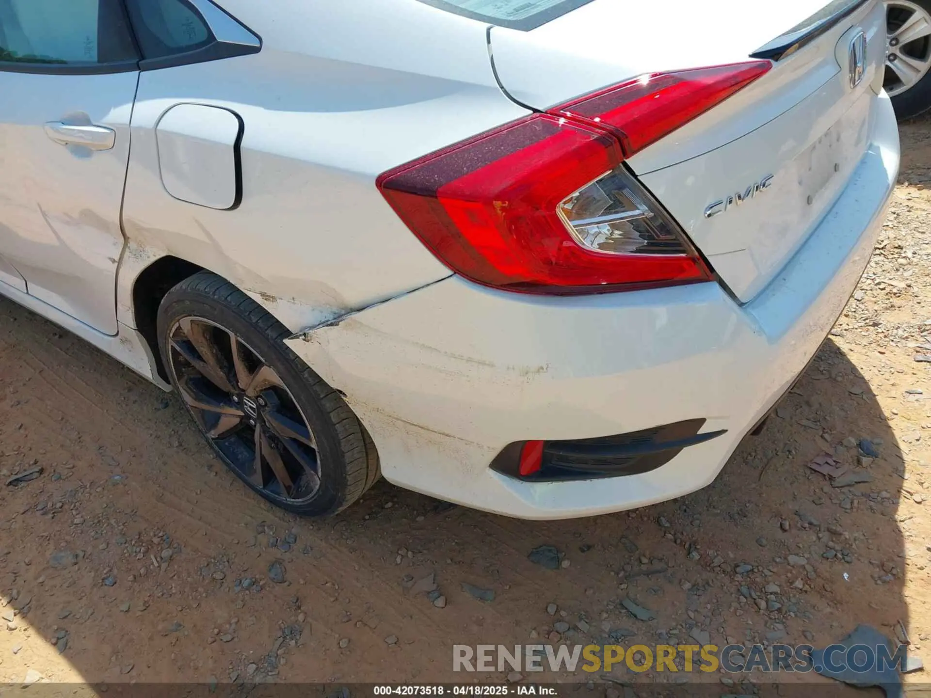 19 Photograph of a damaged car 2HGFC2F8XLH504597 HONDA CIVIC 2020