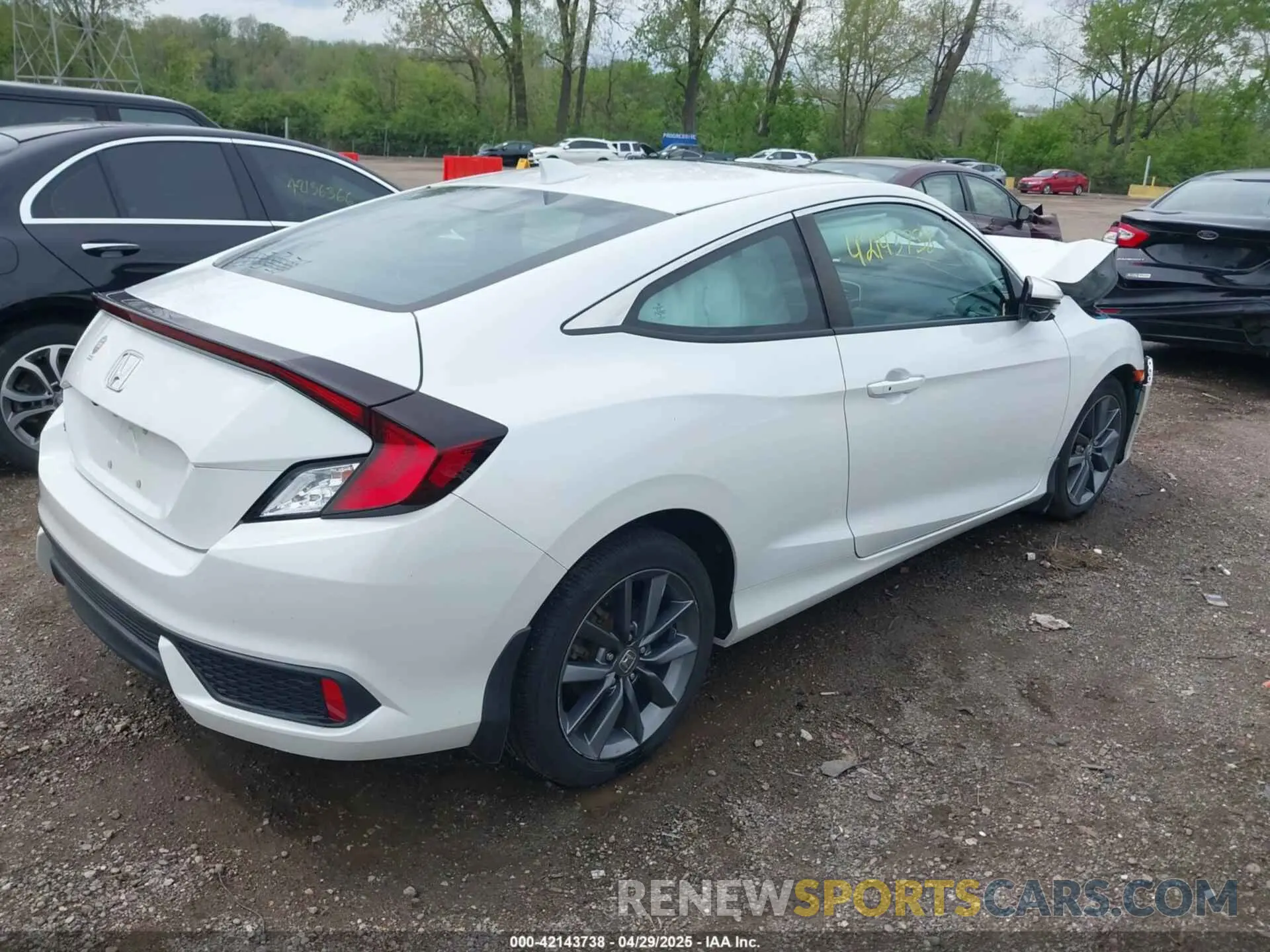 4 Фотография поврежденного автомобиля 2HGFC3B37LH351631 HONDA CIVIC 2020