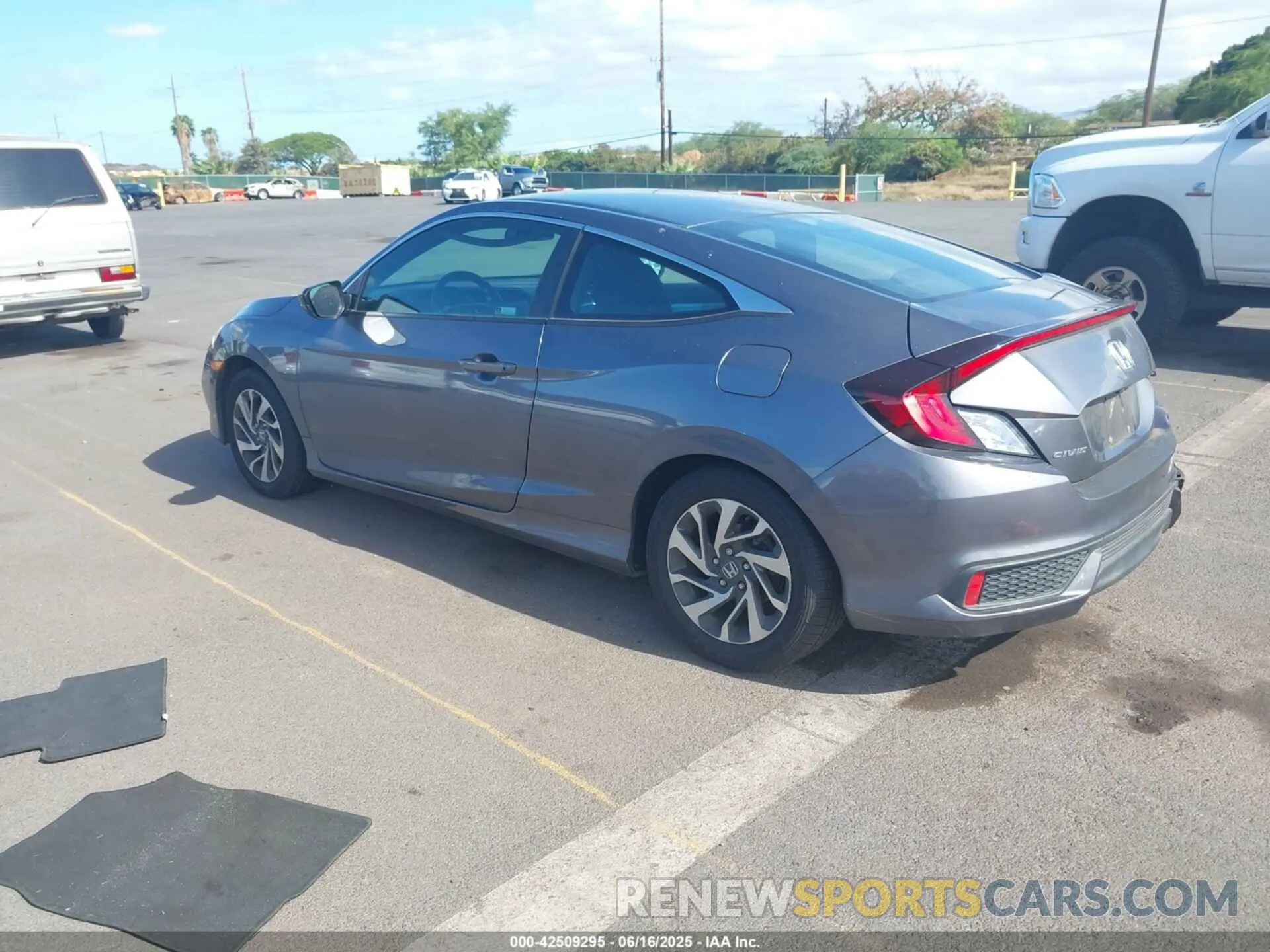 3 Photograph of a damaged car 2HGFC4B65LH301178 HONDA CIVIC 2020
