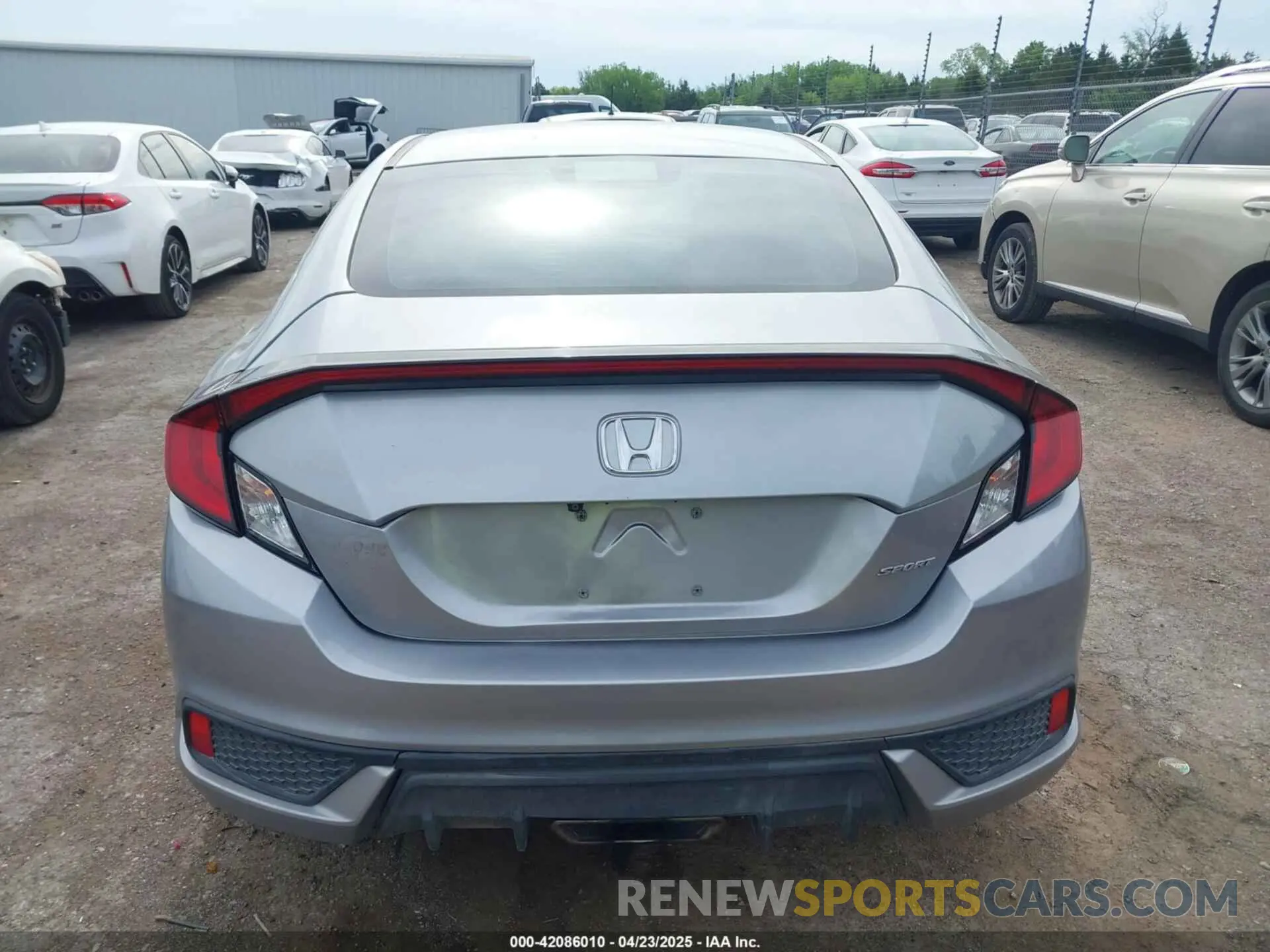 17 Photograph of a damaged car 2HGFC4B83LH300645 HONDA CIVIC 2020