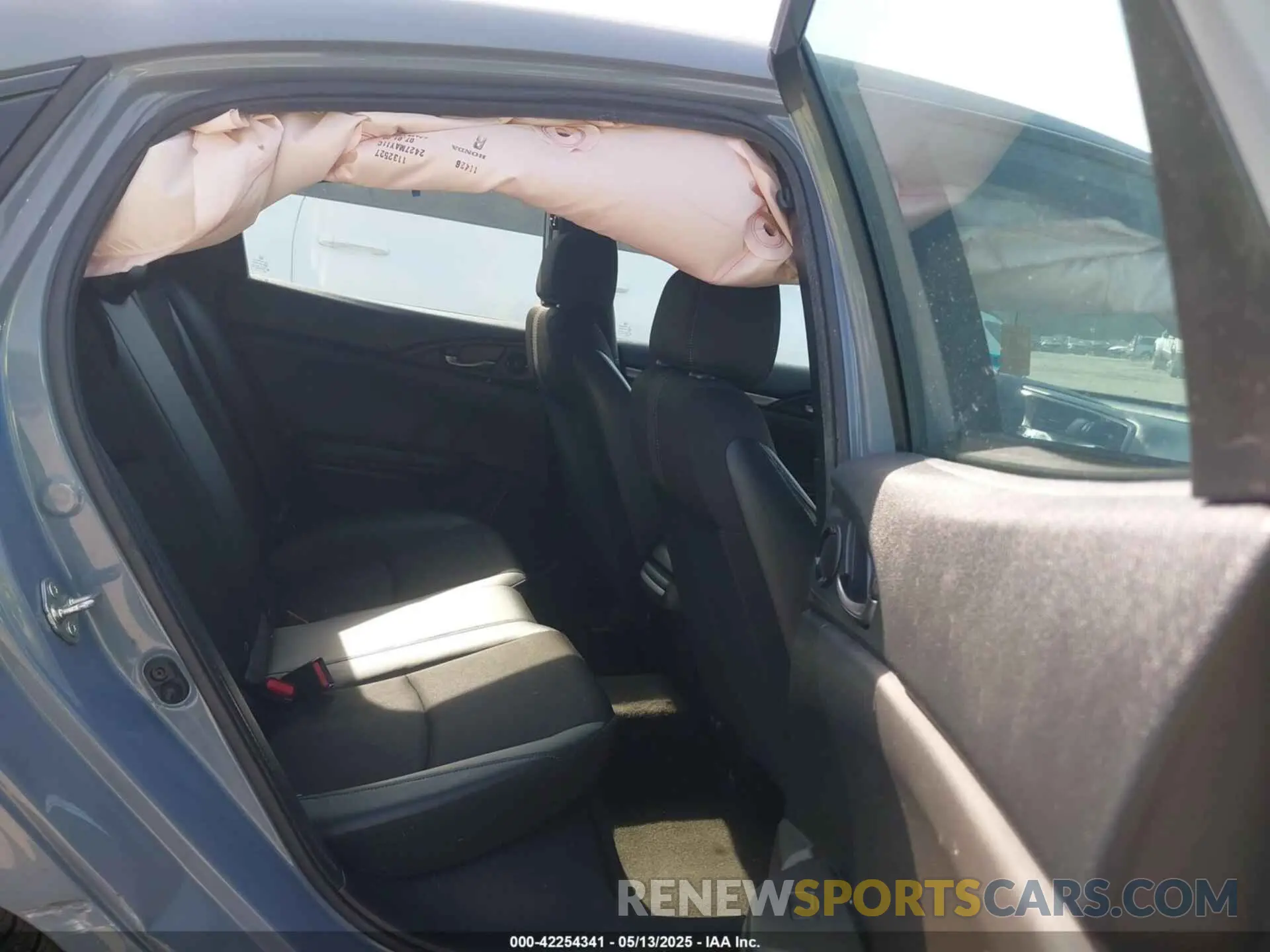8 Photograph of a damaged car SHHFK7H43LU216756 HONDA CIVIC 2020