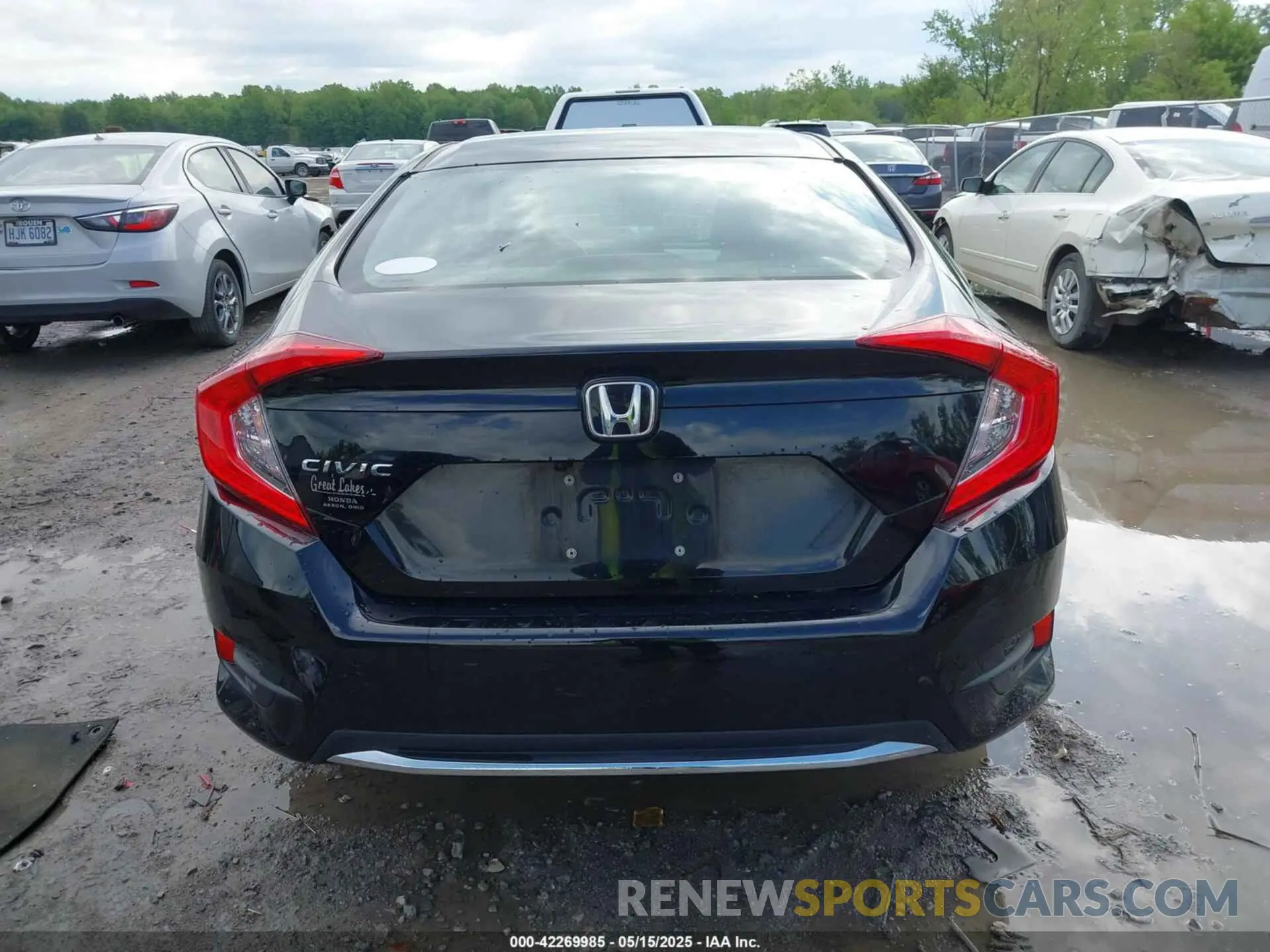 17 Photograph of a damaged car 2HGFC2F68MH526372 HONDA CIVIC 2021