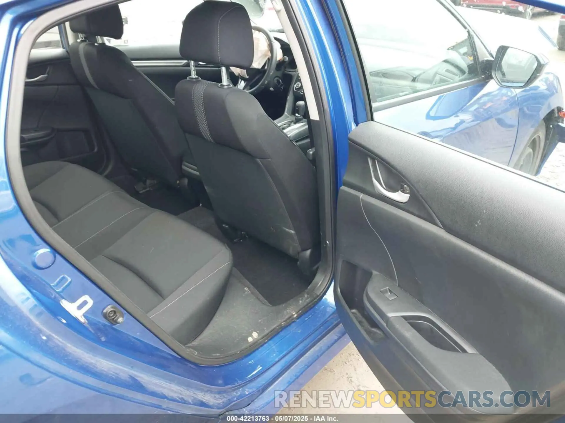 8 Photograph of a damaged car 2HGFC2F69MH538949 HONDA CIVIC 2021