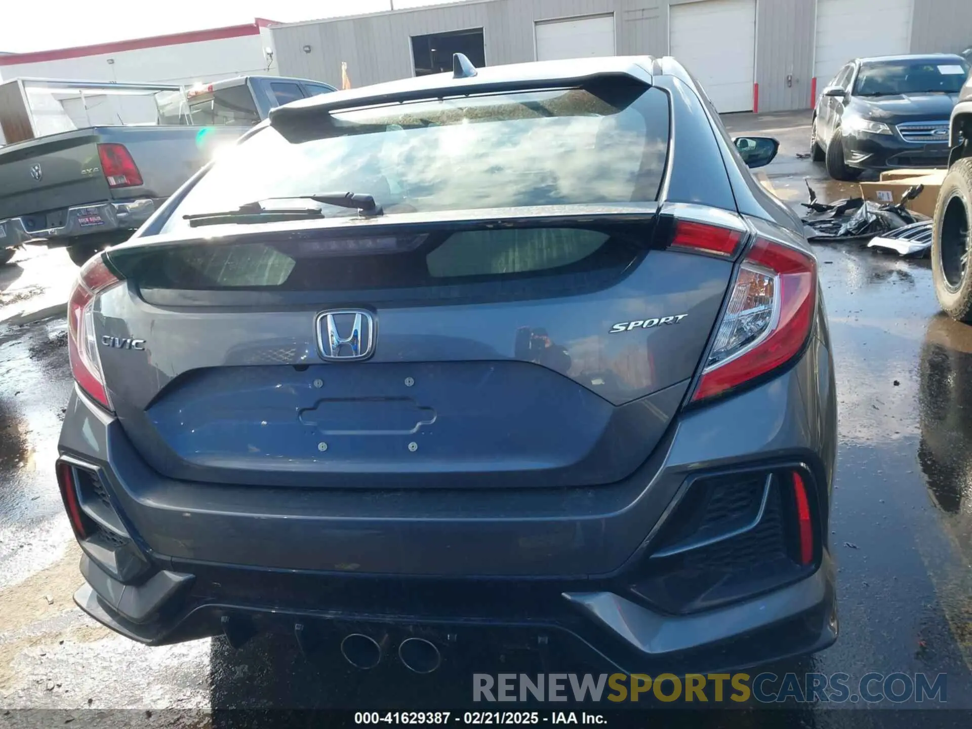 17 Photograph of a damaged car SHHFK7H49MU210414 HONDA CIVIC 2021
