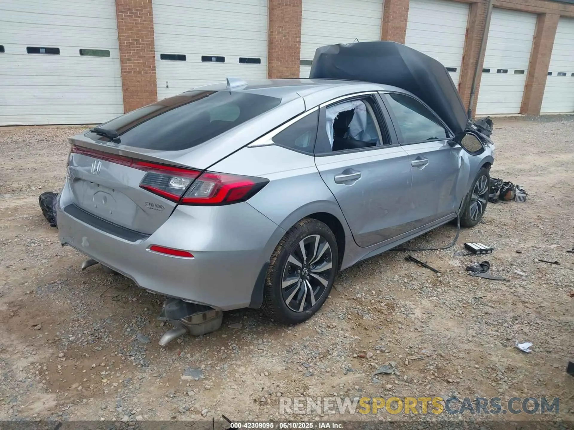 4 Photograph of a damaged car 19XFL1H71NE003643 HONDA CIVIC 2022