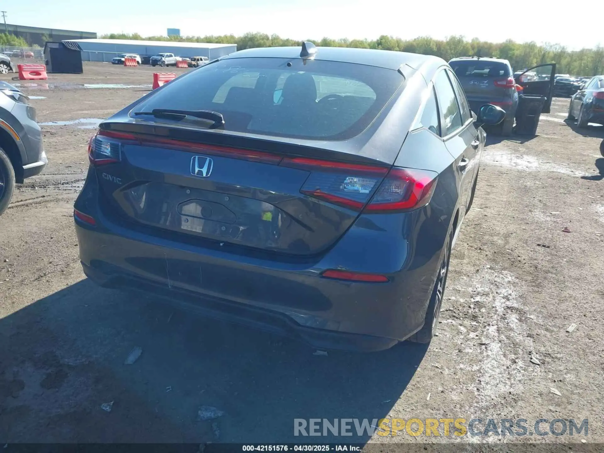4 Photograph of a damaged car 19XFL1H76NE006120 HONDA CIVIC 2022
