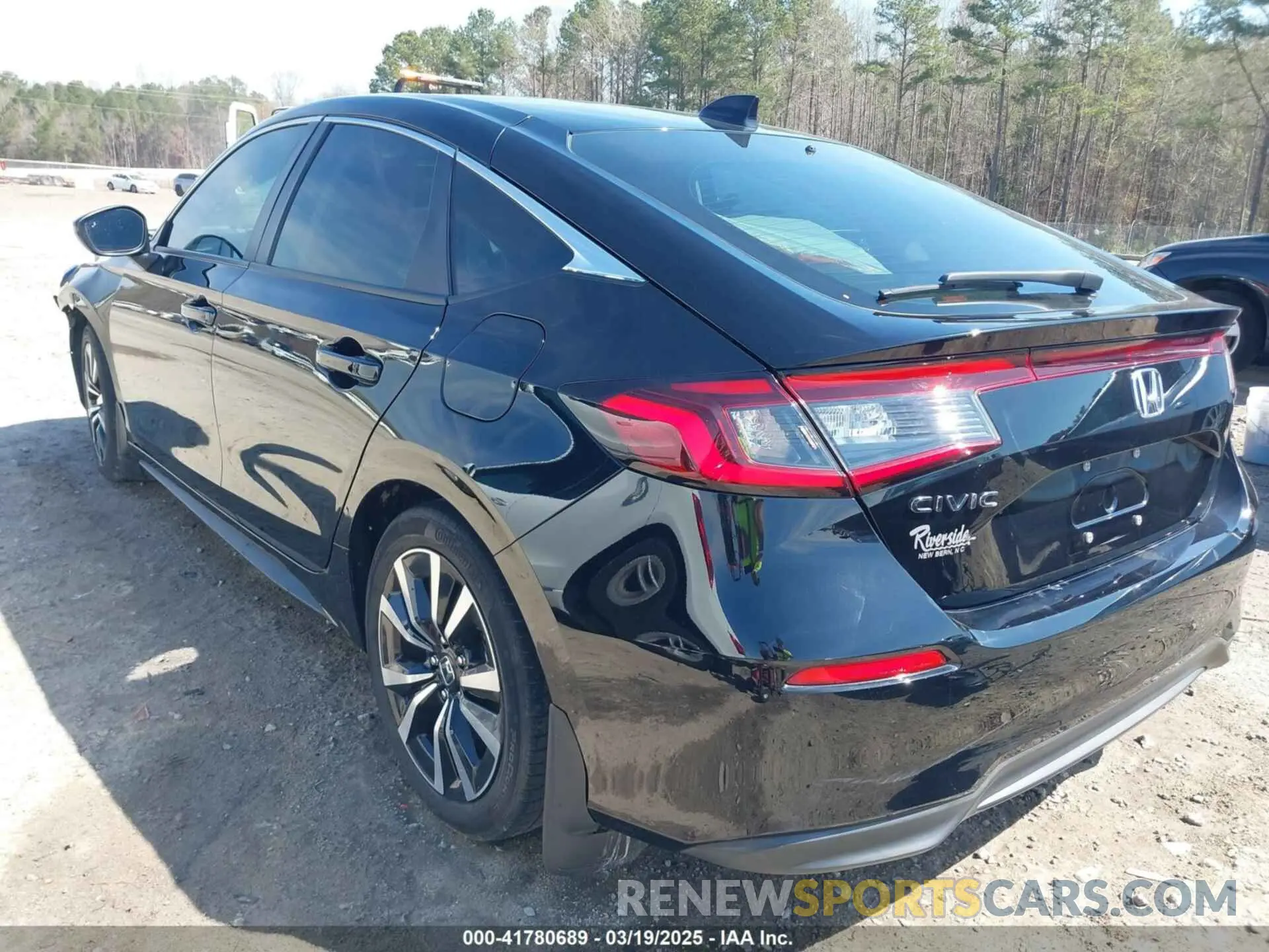 3 Photograph of a damaged car 19XFL1H7XNE003852 HONDA CIVIC 2022