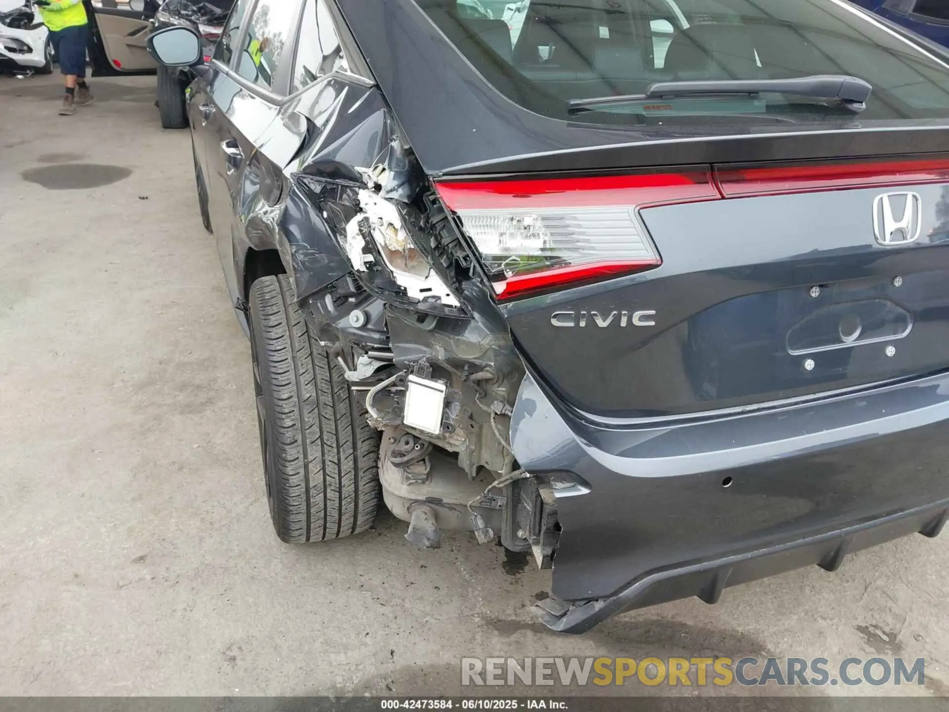 6 Photograph of a damaged car 19XFL1H82NE011467 HONDA CIVIC 2022