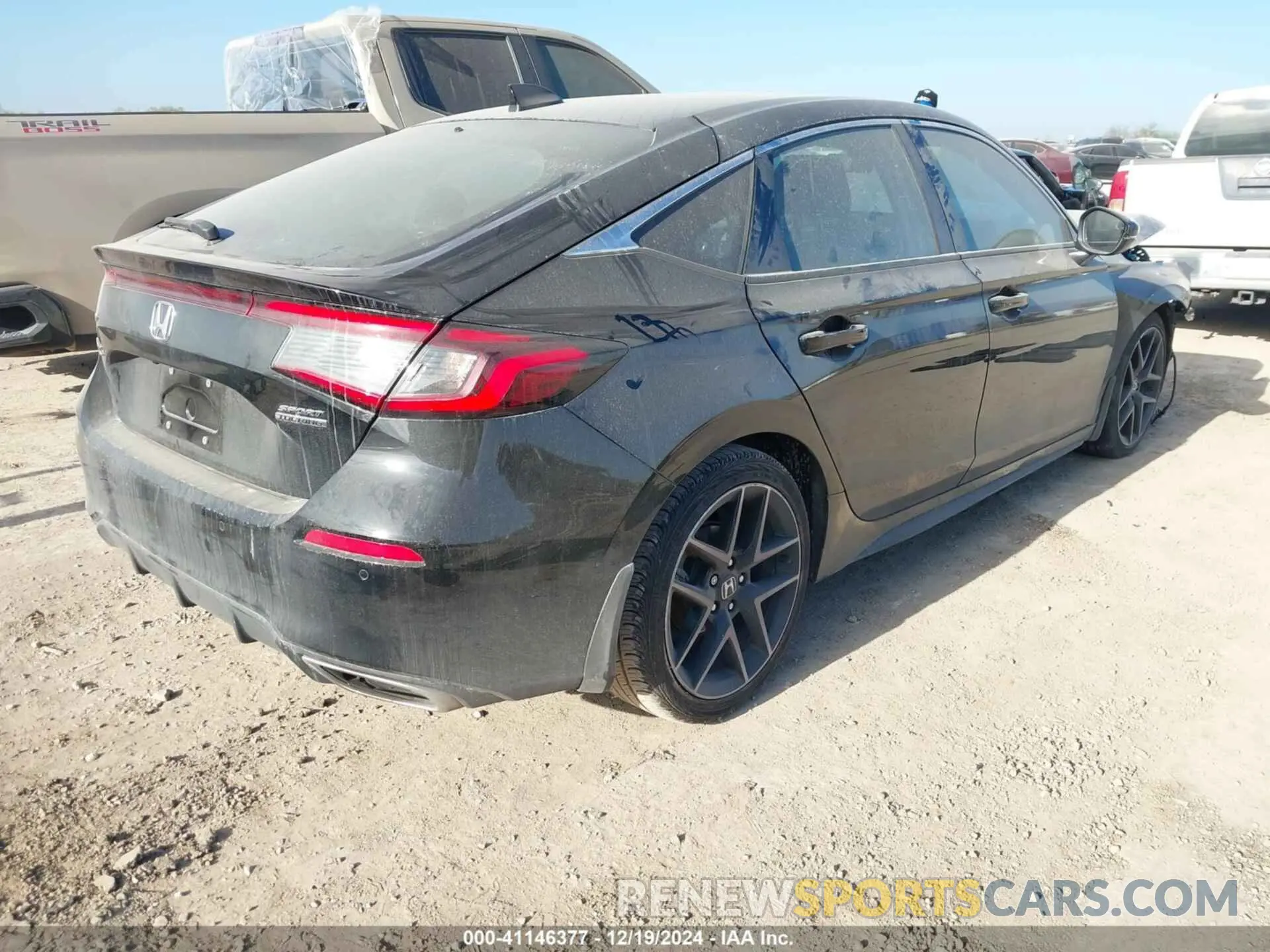 4 Photograph of a damaged car 19XFL1H83NE010182 HONDA CIVIC 2022