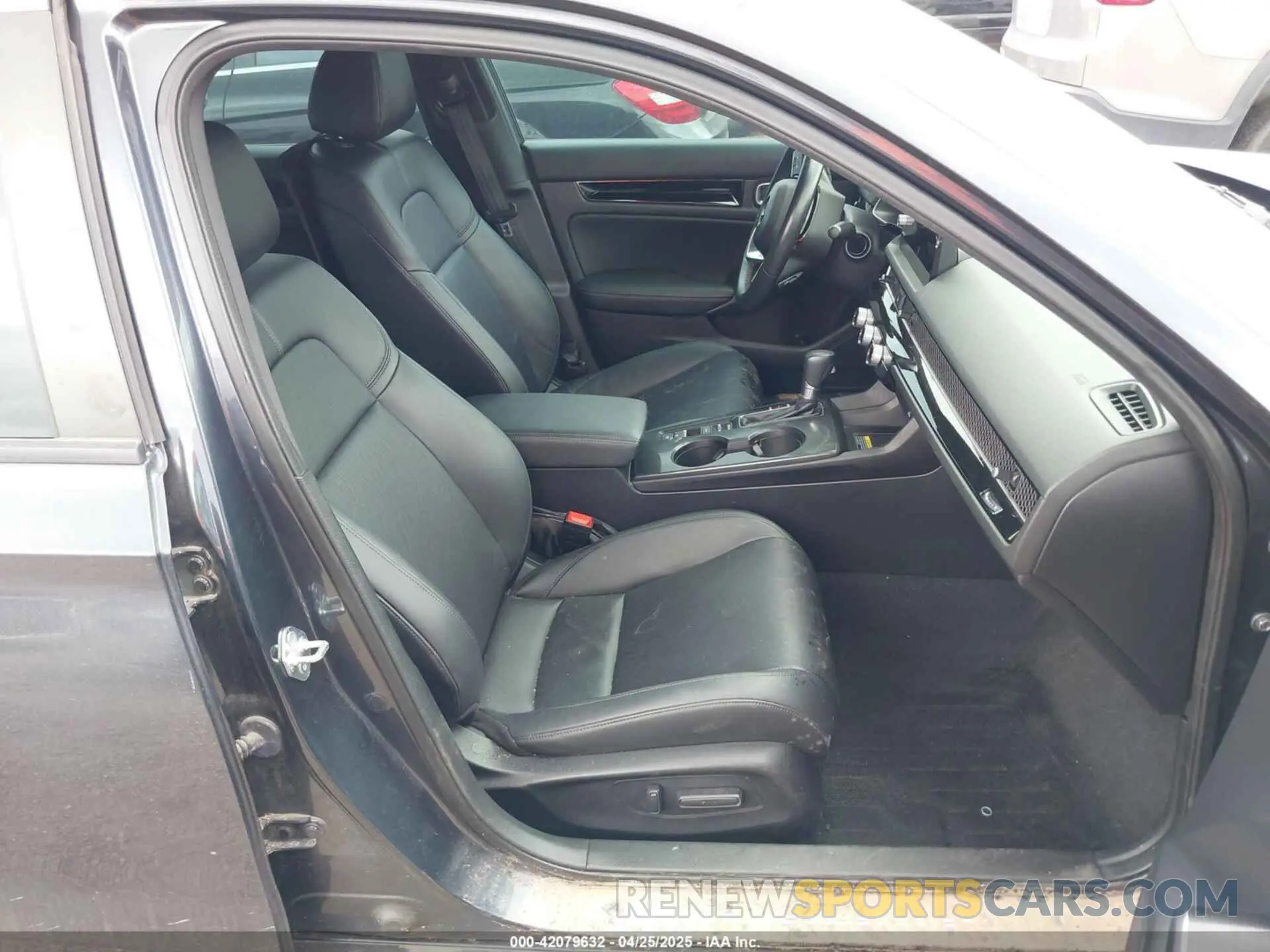 5 Photograph of a damaged car 19XFL1H84NE010790 HONDA CIVIC 2022