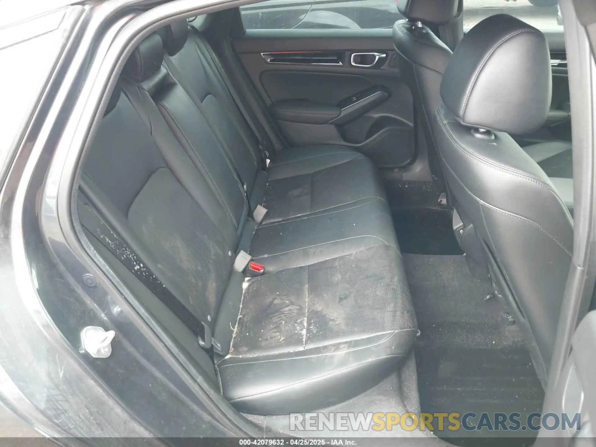 8 Photograph of a damaged car 19XFL1H84NE010790 HONDA CIVIC 2022