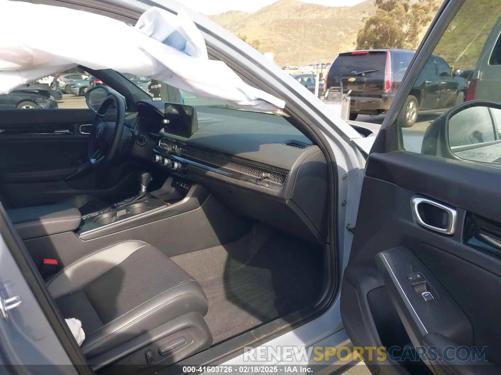 5 Photograph of a damaged car 19XFL1H85NE005842 HONDA CIVIC 2022
