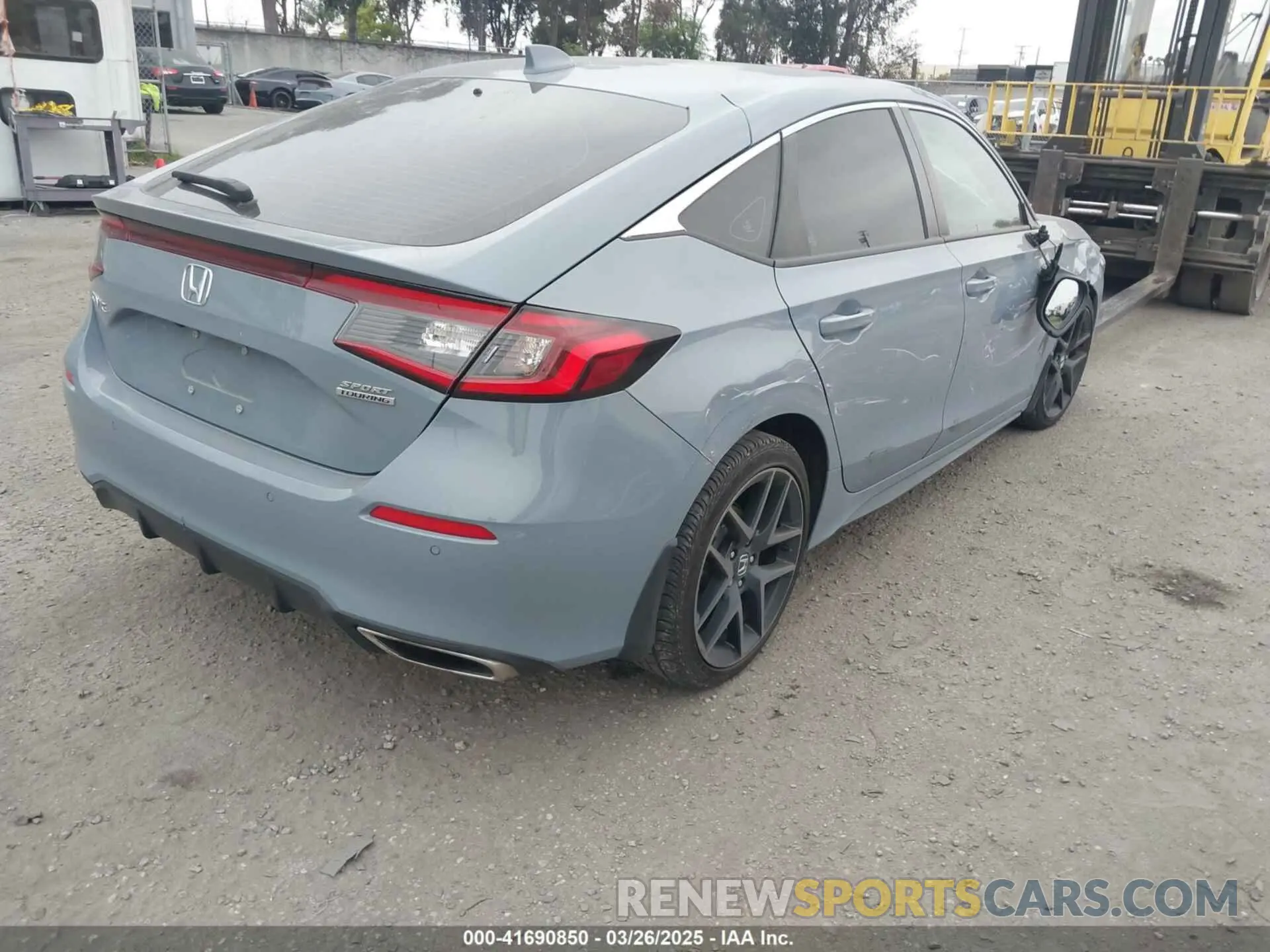 4 Photograph of a damaged car 19XFL1H85NE019417 HONDA CIVIC 2022