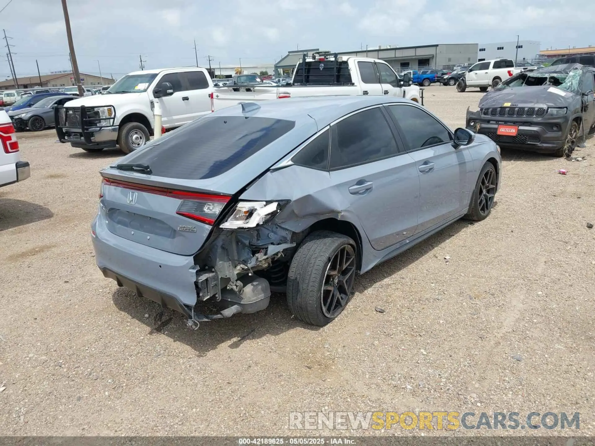 4 Photograph of a damaged car 19XFL1H88NE002627 HONDA CIVIC 2022
