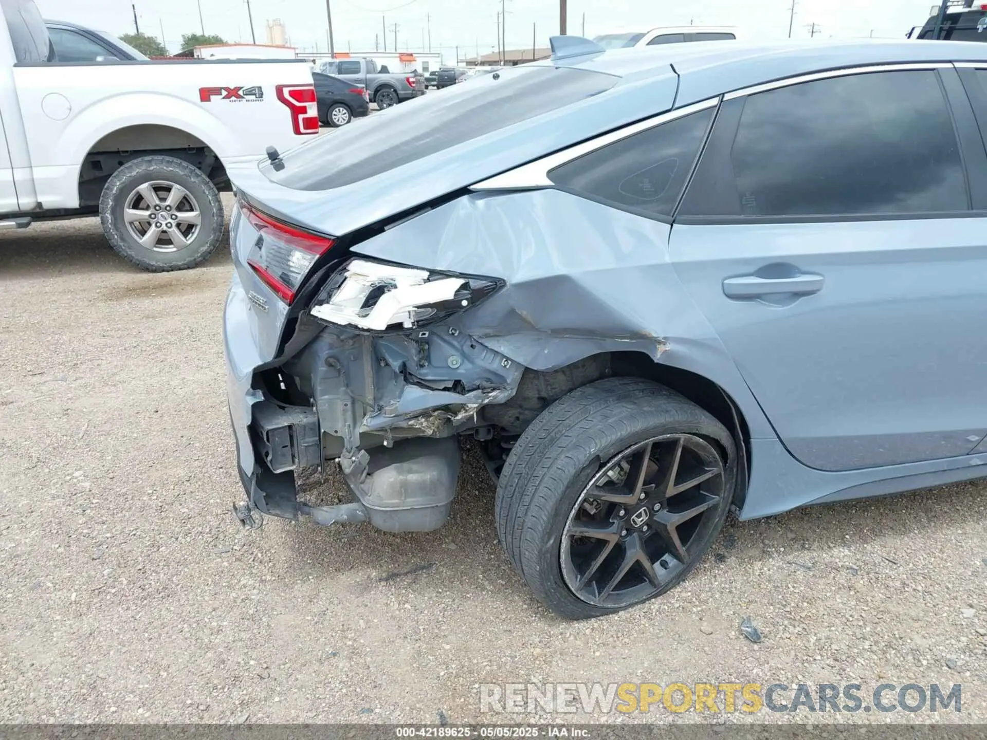 6 Photograph of a damaged car 19XFL1H88NE002627 HONDA CIVIC 2022