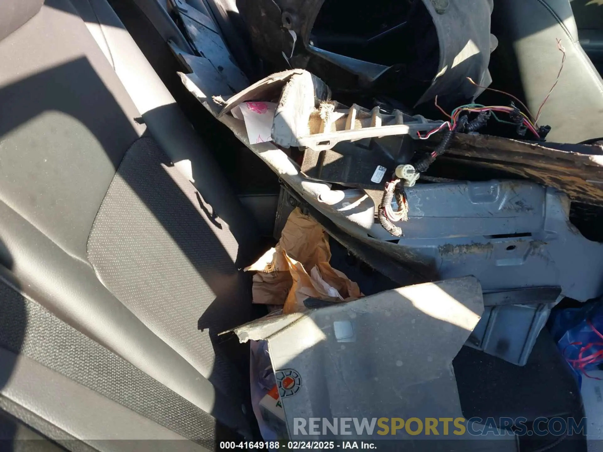 8 Photograph of a damaged car 19XFL1H89NE011319 HONDA CIVIC 2022