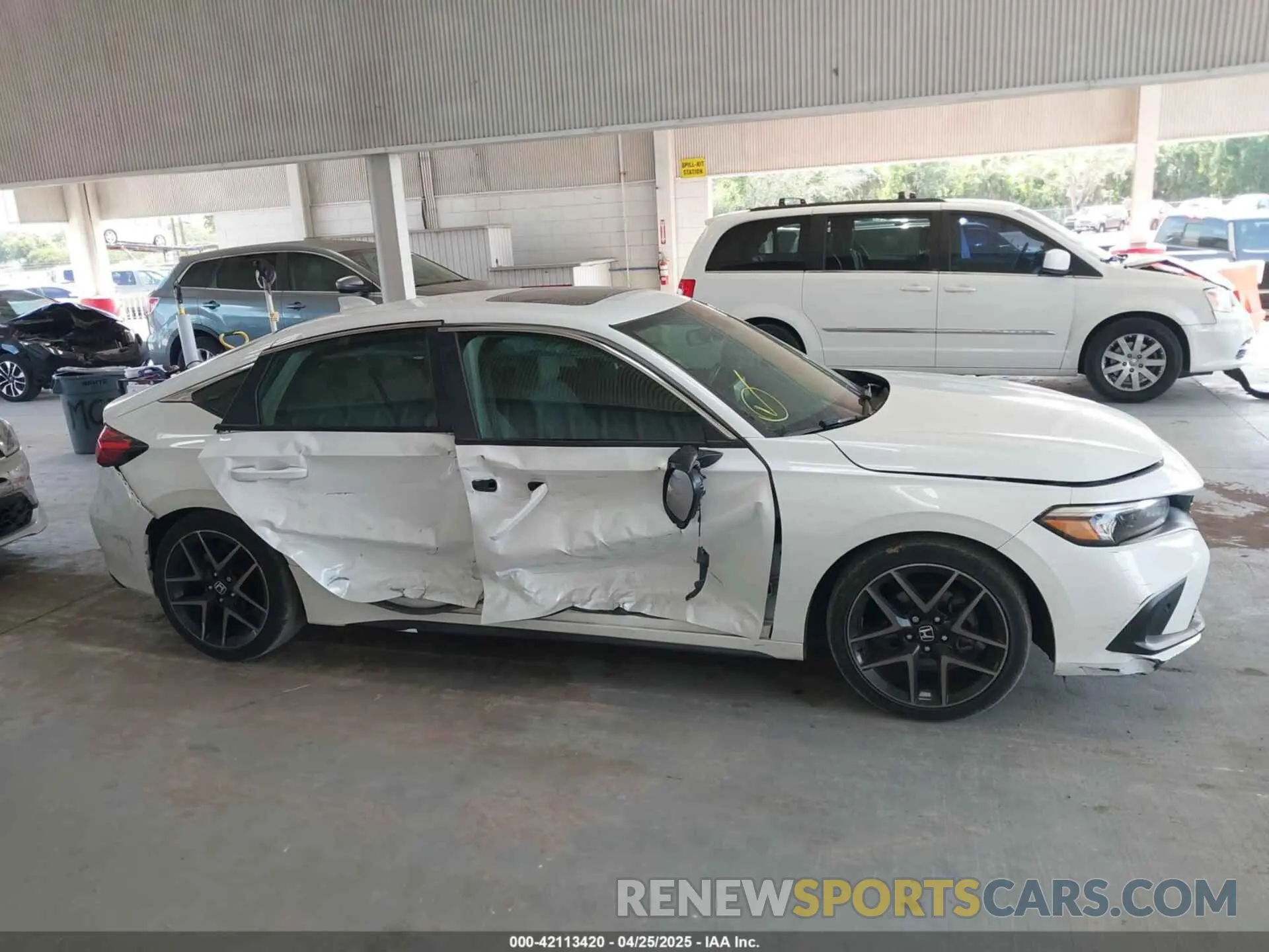 13 Photograph of a damaged car 19XFL1H8XNE016822 HONDA CIVIC 2022