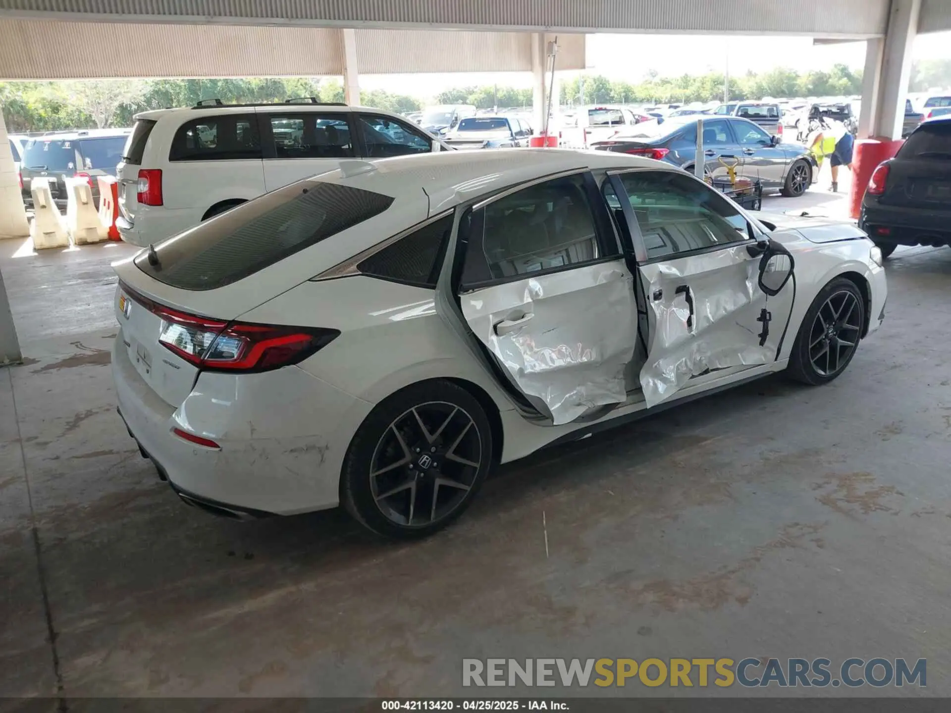 4 Photograph of a damaged car 19XFL1H8XNE016822 HONDA CIVIC 2022