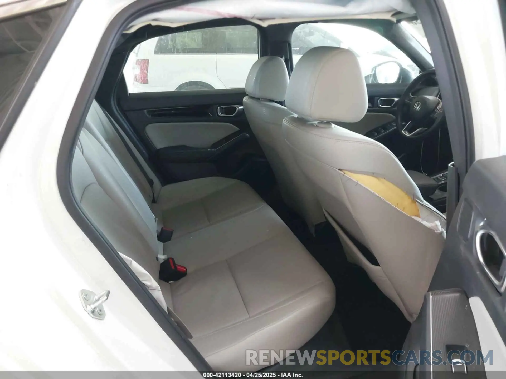 8 Photograph of a damaged car 19XFL1H8XNE016822 HONDA CIVIC 2022