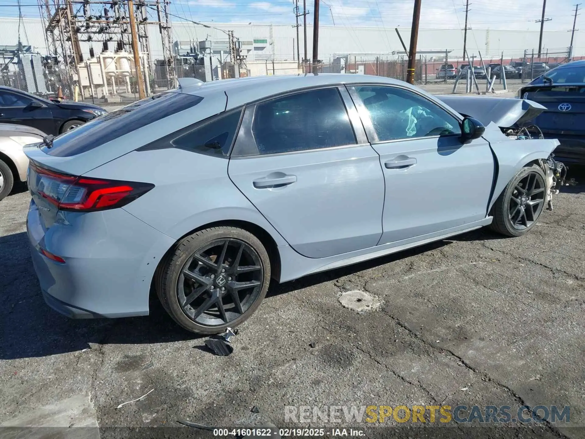 4 Photograph of a damaged car 19XFL2H87NE008375 HONDA CIVIC 2022