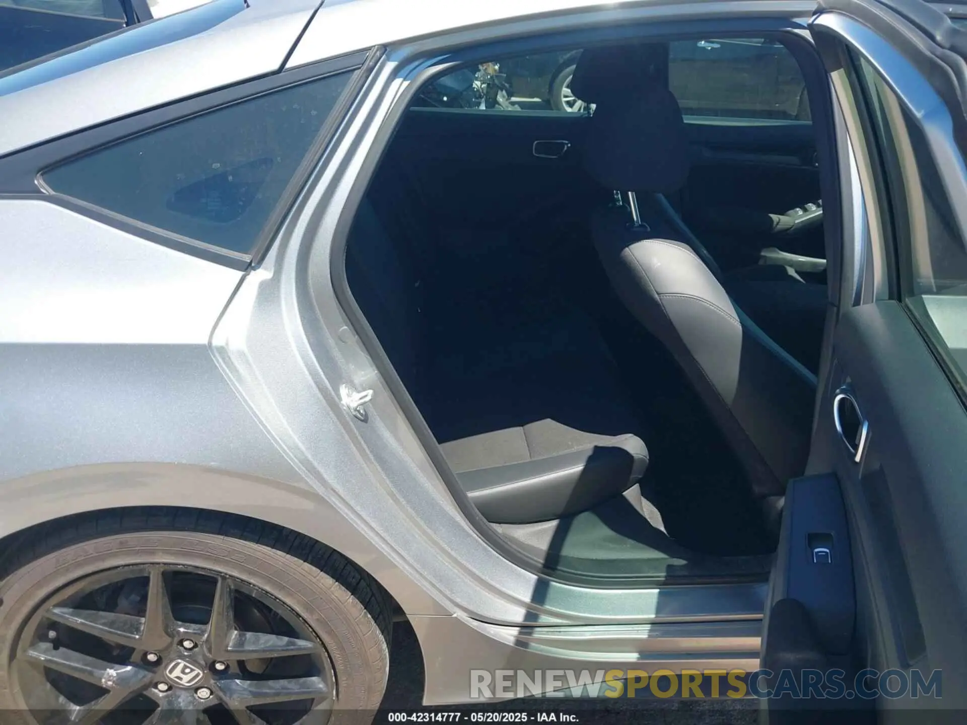 8 Photograph of a damaged car 19XFL2H87NE023376 HONDA CIVIC 2022