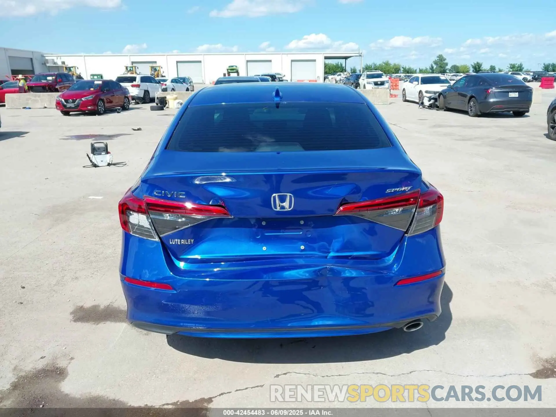 17 Photograph of a damaged car 2HGFE2F58NH591063 HONDA CIVIC 2022