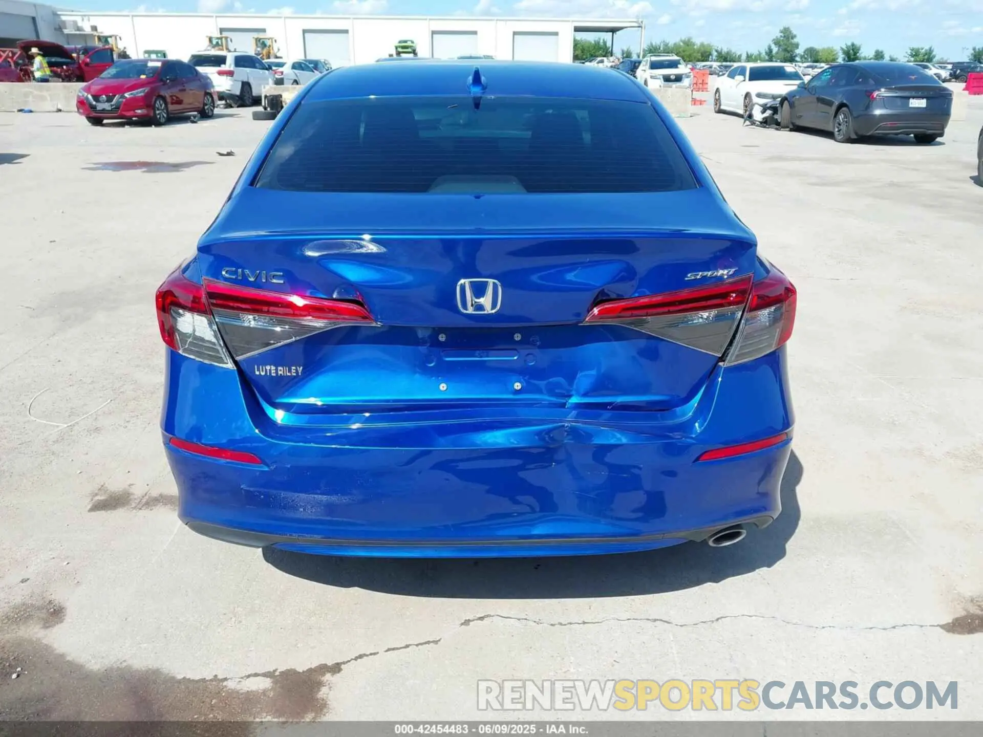 18 Photograph of a damaged car 2HGFE2F58NH591063 HONDA CIVIC 2022
