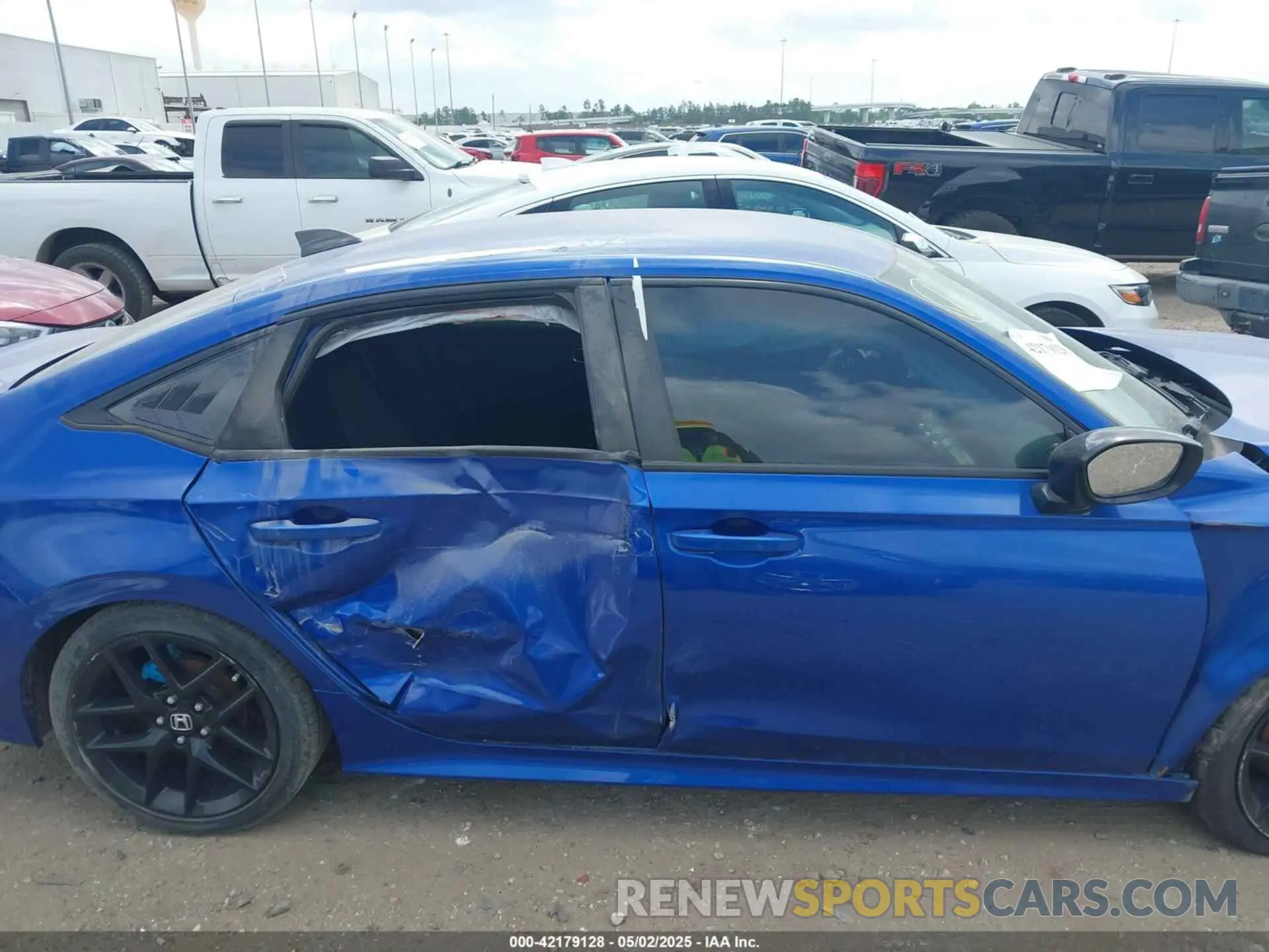 13 Photograph of a damaged car 2HGFE2F59NH553423 HONDA CIVIC 2022