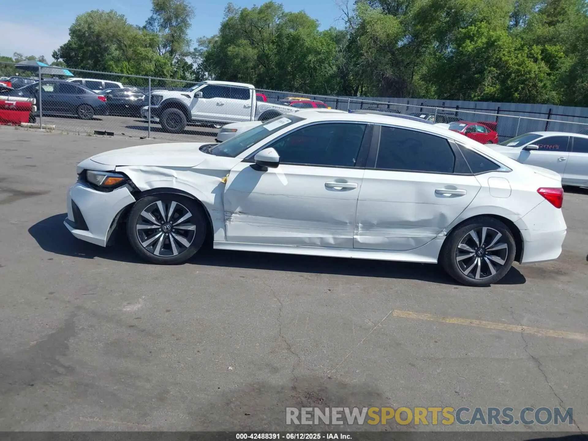 14 Photograph of a damaged car JHMFE1F76NX001835 HONDA CIVIC 2022