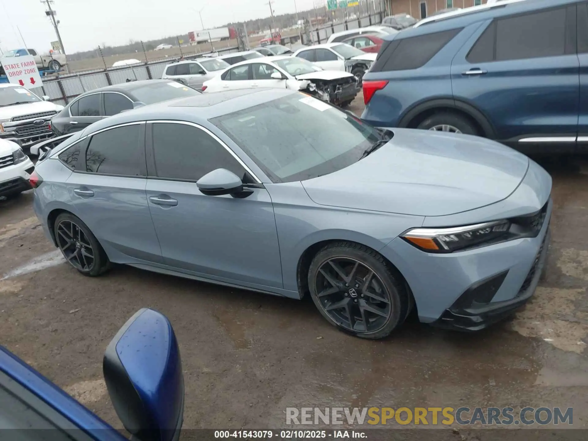 13 Photograph of a damaged car 19XFL1G84PE005982 HONDA CIVIC 2023