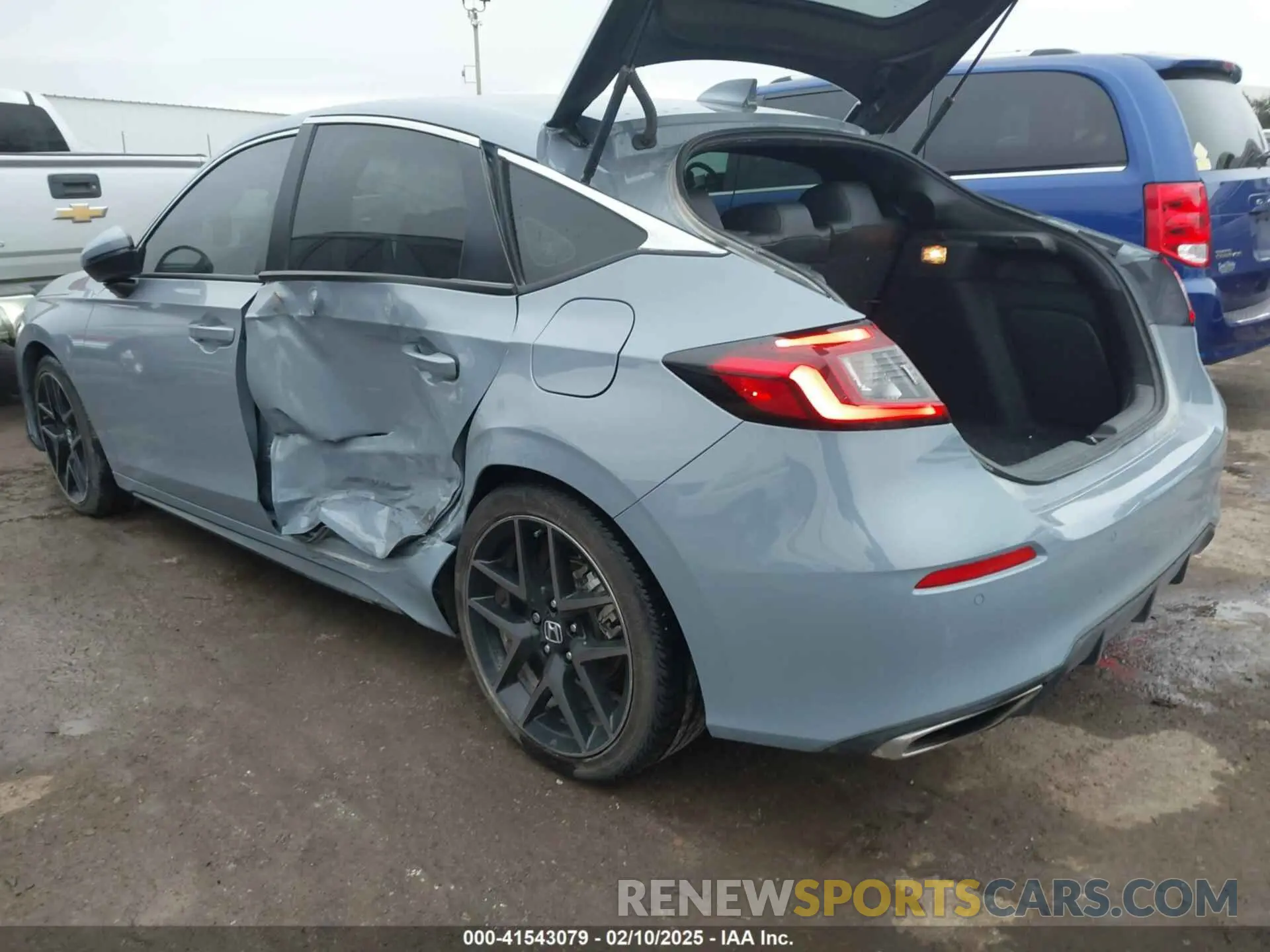 3 Photograph of a damaged car 19XFL1G84PE005982 HONDA CIVIC 2023