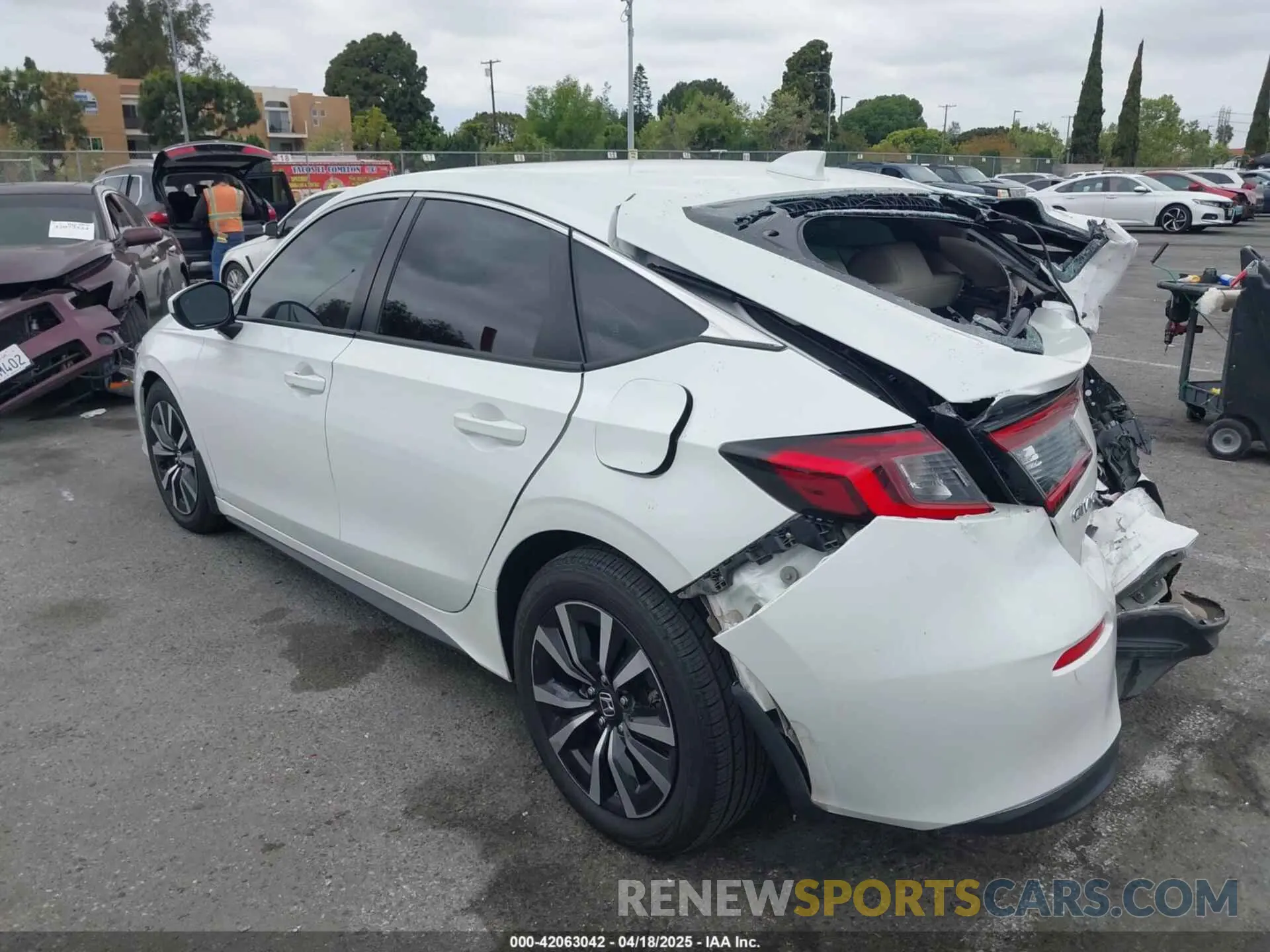 14 Photograph of a damaged car 19XFL1H74PE000657 HONDA CIVIC 2023