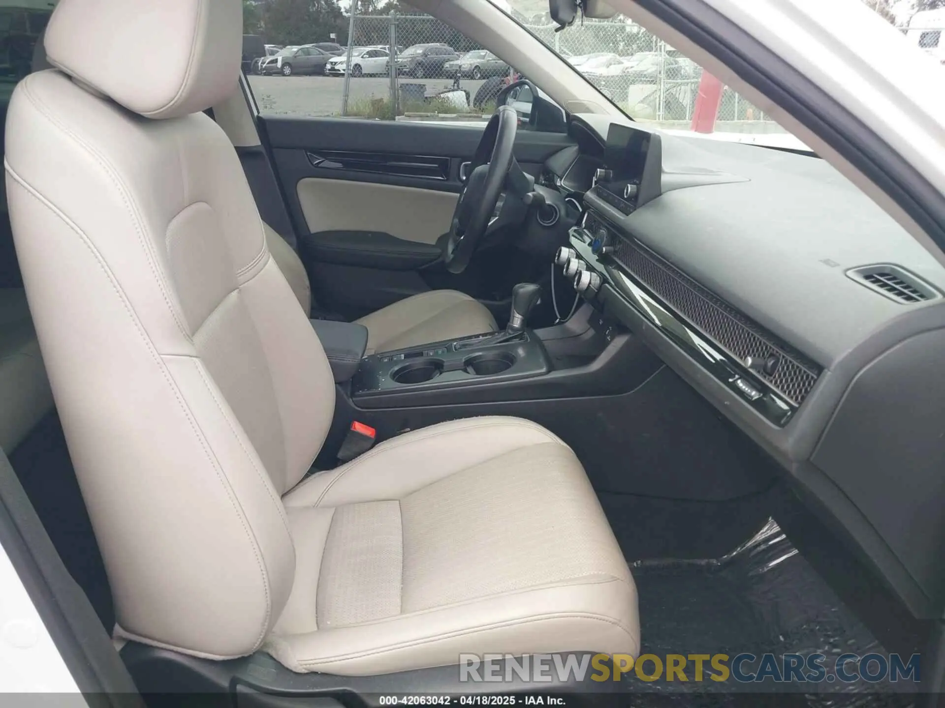 5 Photograph of a damaged car 19XFL1H74PE000657 HONDA CIVIC 2023
