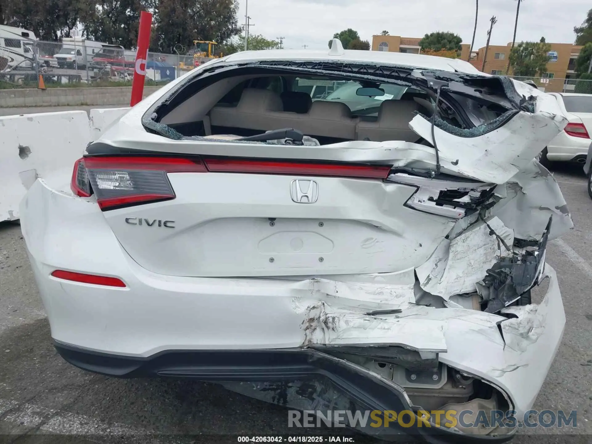 6 Photograph of a damaged car 19XFL1H74PE000657 HONDA CIVIC 2023