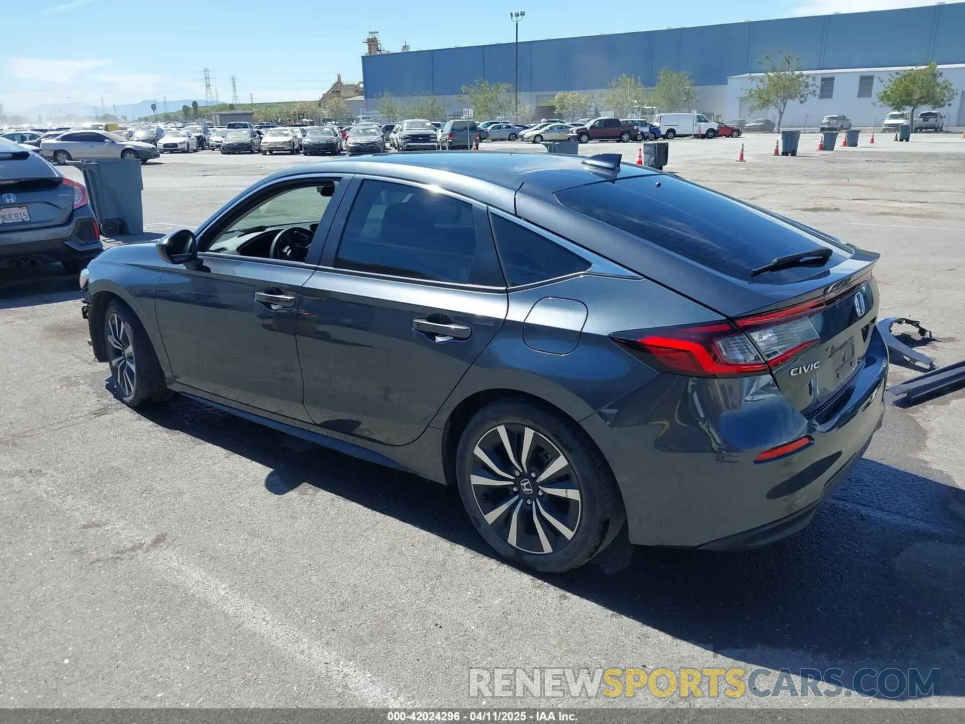 3 Photograph of a damaged car 19XFL1H79PE001562 HONDA CIVIC 2023